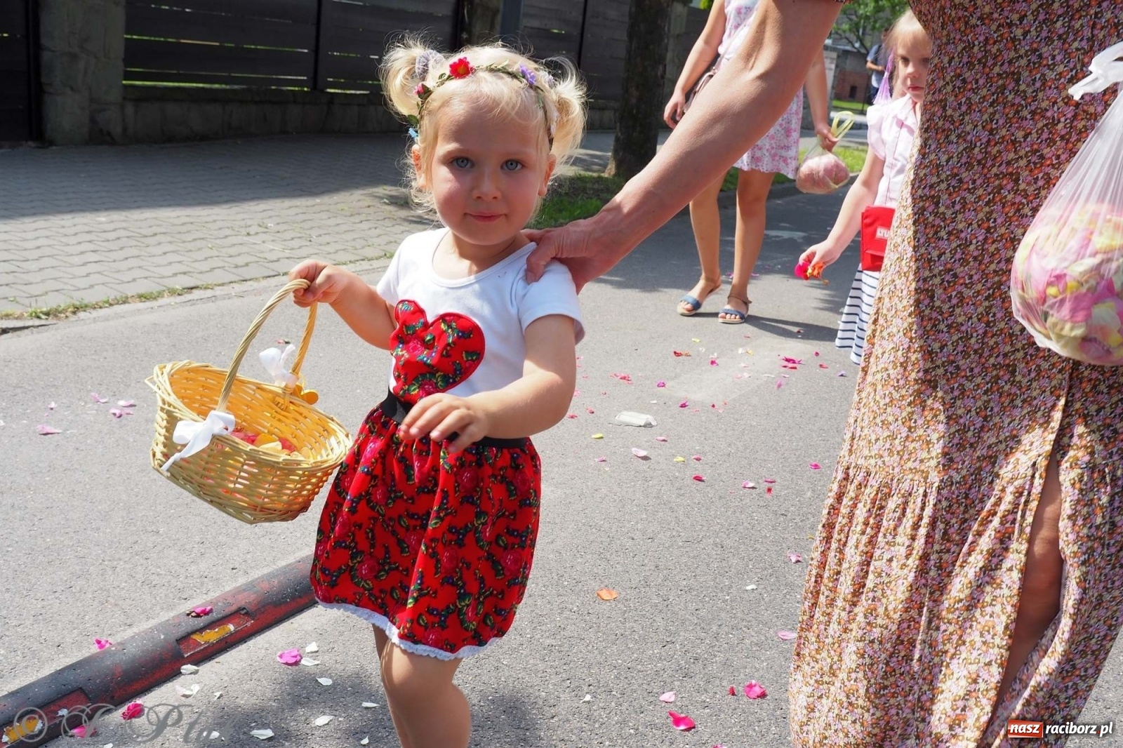 Zdjęcie w galerii na portalu naszraciborz.pl: Boże Ciało w największej raciborskiej parafii [FOTO i WIDEO] wiadomości z regionu
