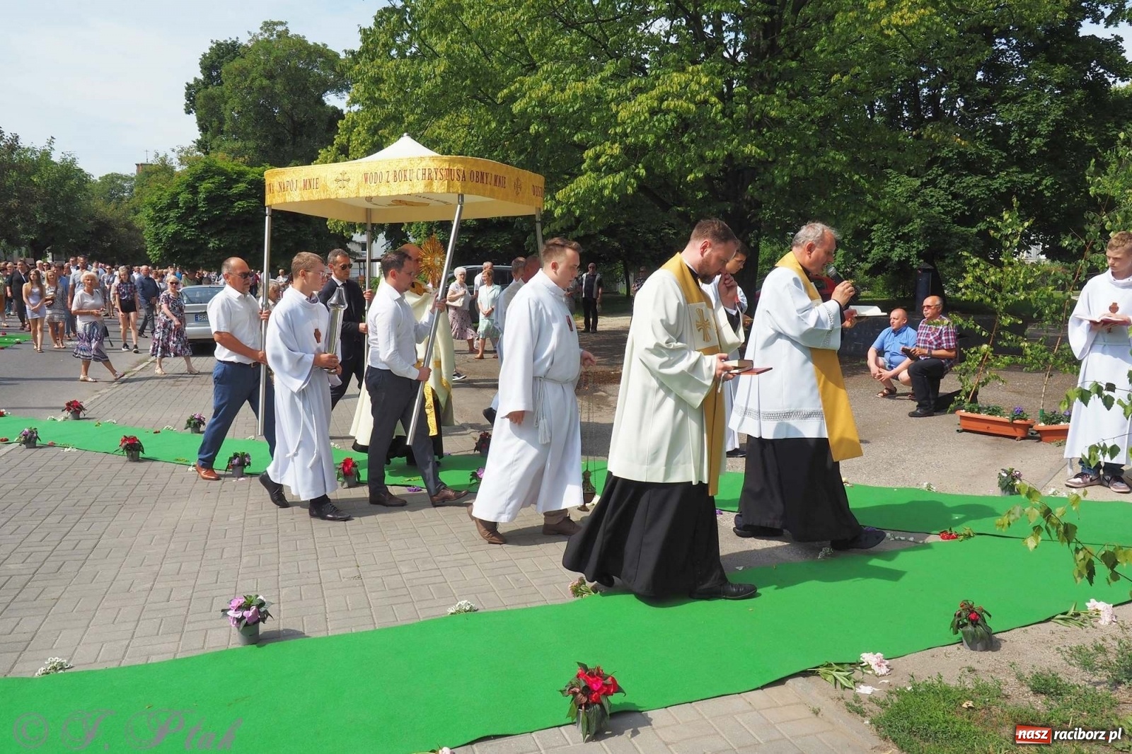 Zdjęcie w galerii na portalu naszraciborz.pl: Boże Ciało w największej raciborskiej parafii [FOTO i WIDEO] wiadomości z regionu