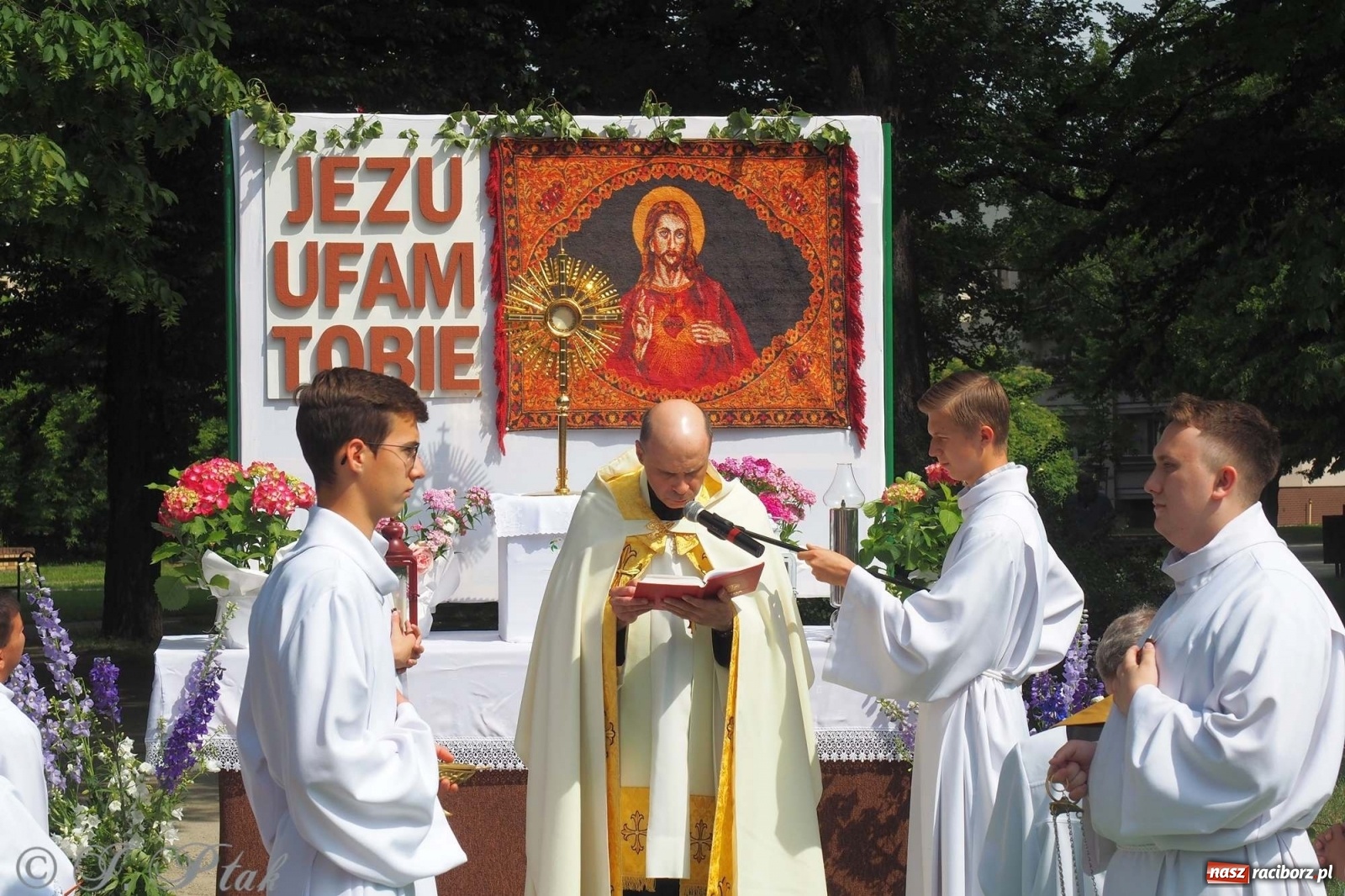 Zdjęcie w galerii na portalu naszraciborz.pl: Boże Ciało w największej raciborskiej parafii [FOTO i WIDEO] wiadomości z regionu