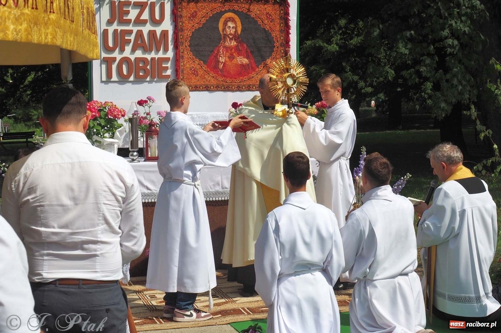 Zdjęcie w galerii na portalu naszraciborz.pl: Boże Ciało w największej raciborskiej parafii [FOTO i WIDEO] wiadomości z regionu