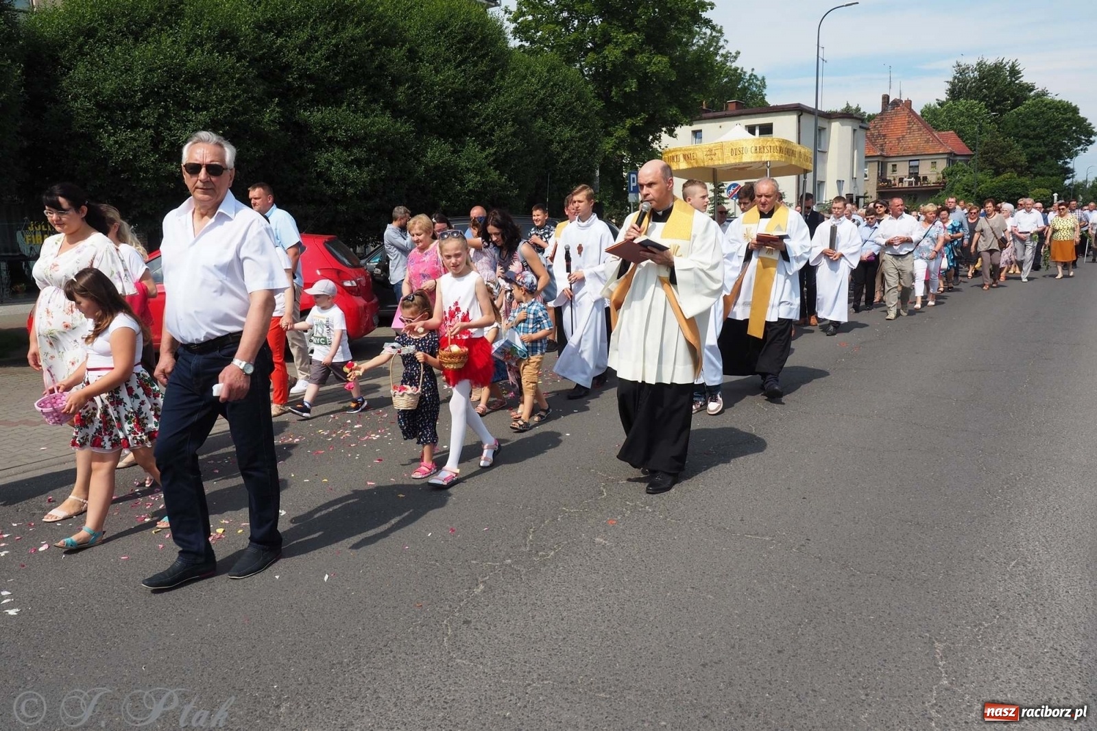 Zdjęcie w galerii na portalu naszraciborz.pl: Boże Ciało w największej raciborskiej parafii [FOTO i WIDEO] wiadomości z regionu