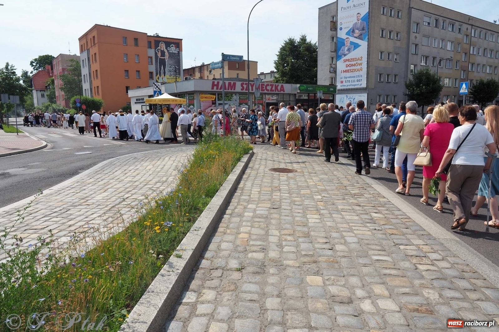 Zdjęcie w galerii na portalu naszraciborz.pl: Boże Ciało w największej raciborskiej parafii [FOTO i WIDEO] wiadomości z regionu