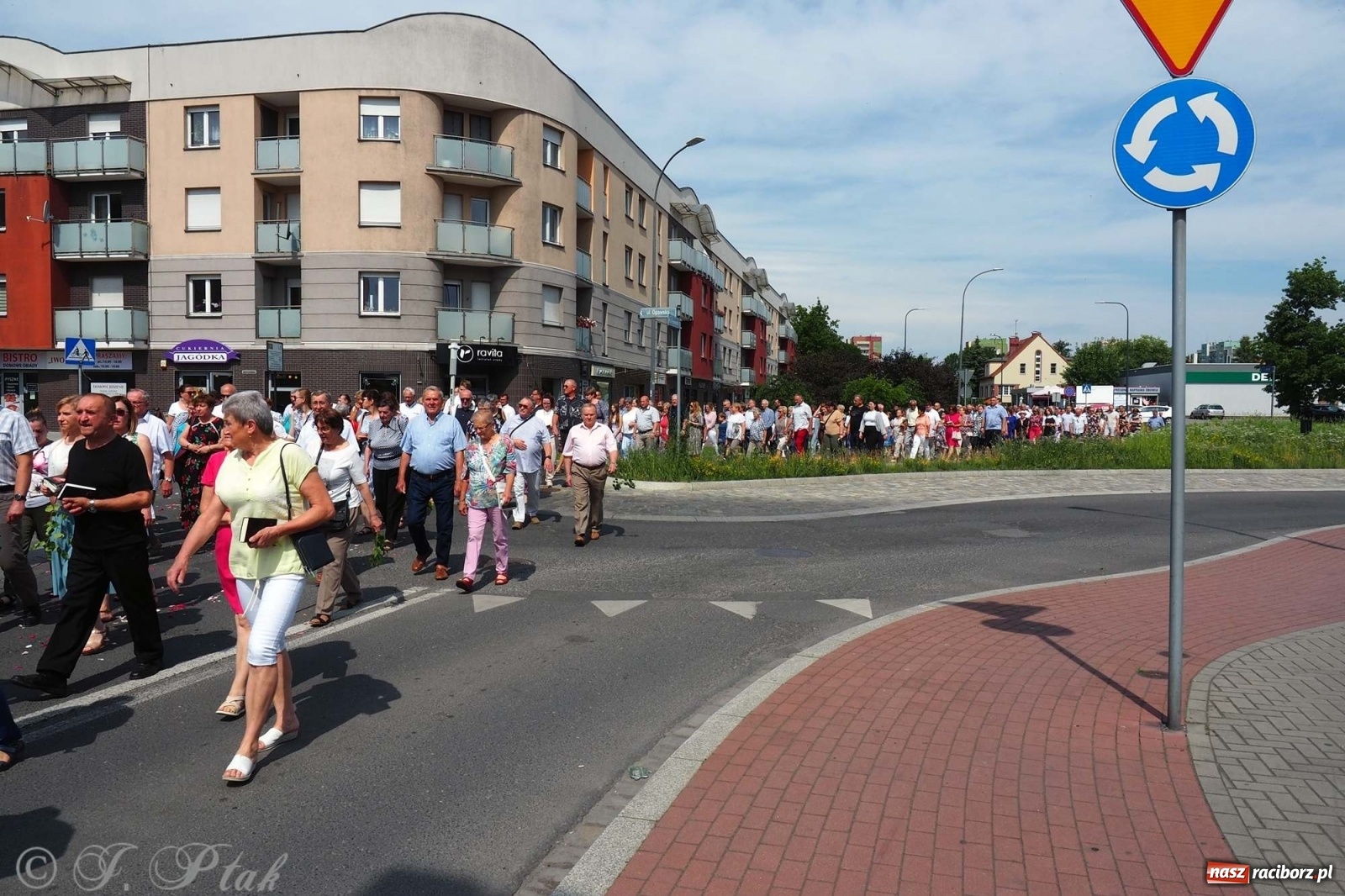 Zdjęcie w galerii na portalu naszraciborz.pl: Boże Ciało w największej raciborskiej parafii [FOTO i WIDEO] wiadomości z regionu