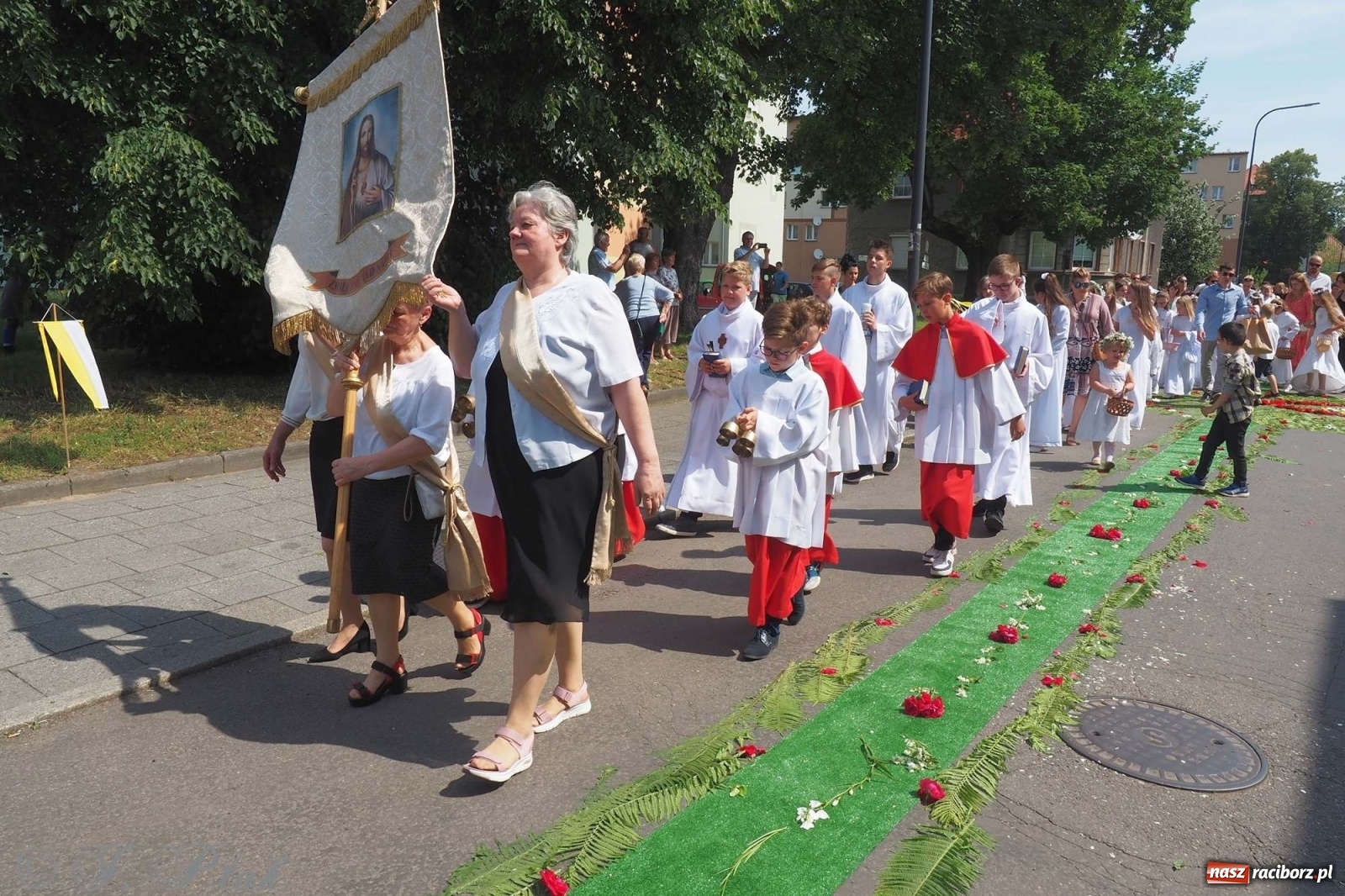 Zdjęcie w galerii na portalu naszraciborz.pl: Boże Ciało w największej raciborskiej parafii [FOTO i WIDEO] wiadomości z regionu