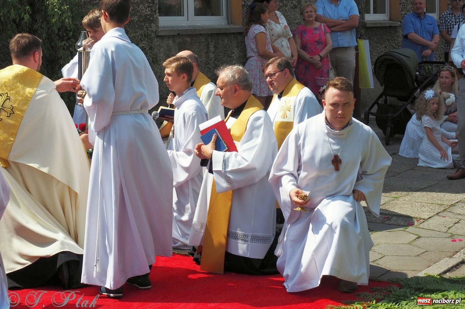 Zdjęcie w galerii na portalu naszraciborz.pl: Boże Ciało w największej raciborskiej parafii [FOTO i WIDEO] wiadomości z regionu