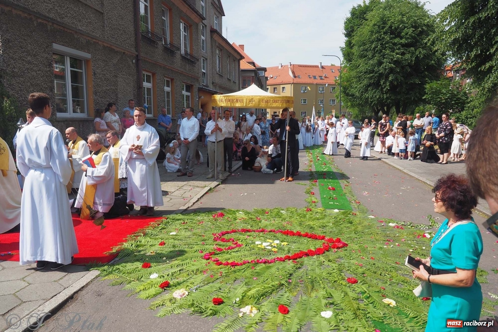 Zdjęcie w galerii na portalu naszraciborz.pl: Boże Ciało w największej raciborskiej parafii [FOTO i WIDEO] wiadomości z regionu