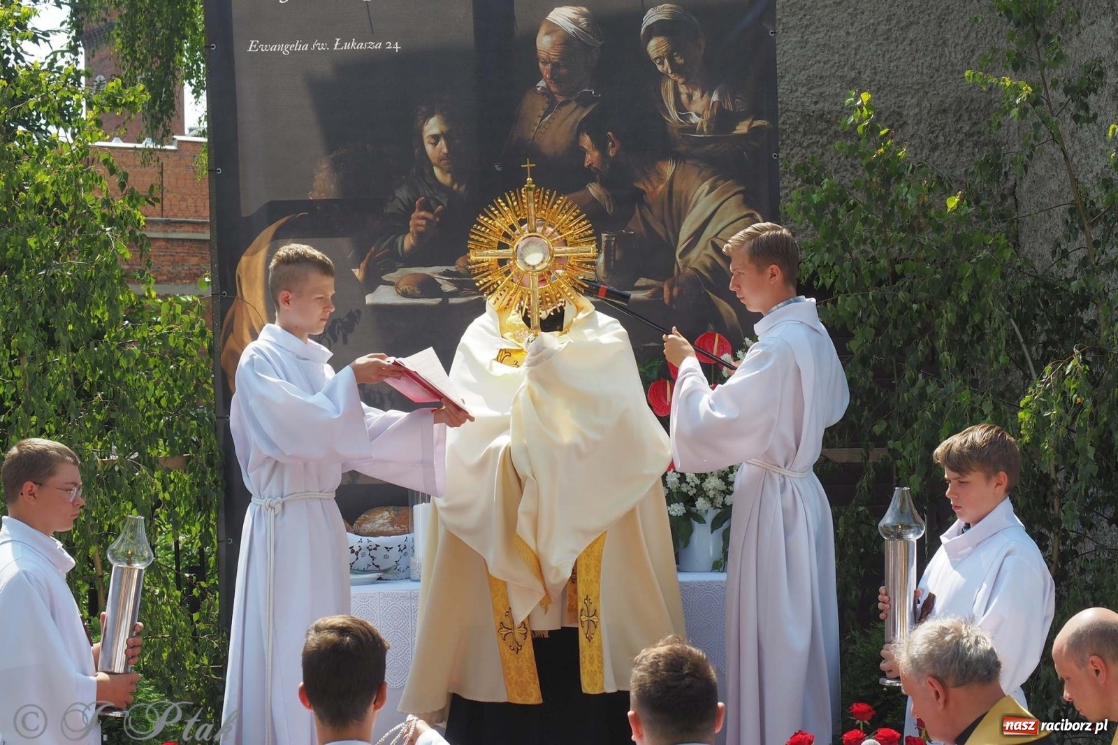 Zdjęcie w galerii na portalu naszraciborz.pl: Boże Ciało w największej raciborskiej parafii [FOTO i WIDEO] wiadomości z regionu
