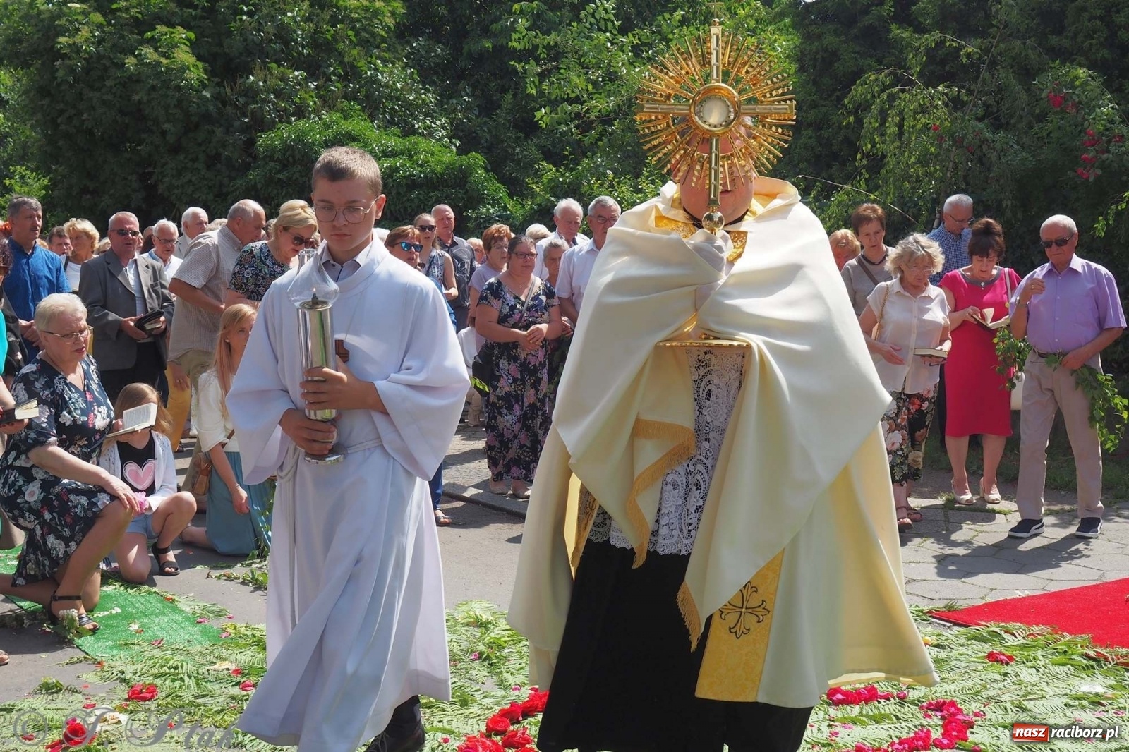 Zdjęcie w galerii na portalu naszraciborz.pl: Boże Ciało w największej raciborskiej parafii [FOTO i WIDEO] wiadomości z regionu