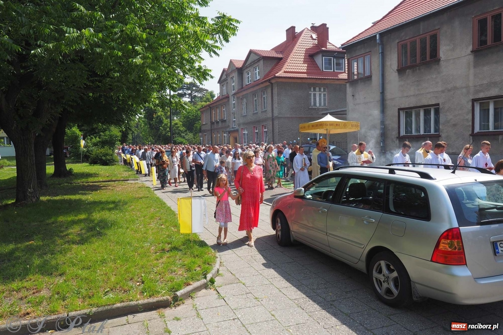 Zdjęcie w galerii na portalu naszraciborz.pl: Boże Ciało w największej raciborskiej parafii [FOTO i WIDEO] wiadomości z regionu