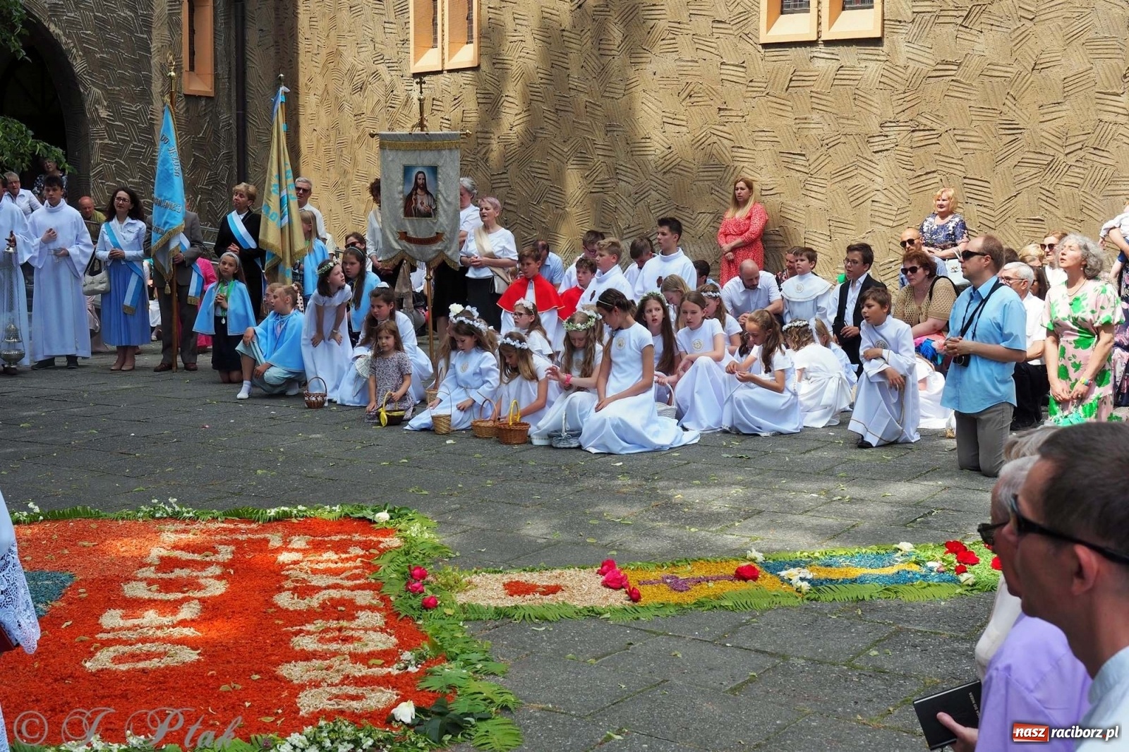 Zdjęcie w galerii na portalu naszraciborz.pl: Boże Ciało w największej raciborskiej parafii [FOTO i WIDEO] wiadomości z regionu