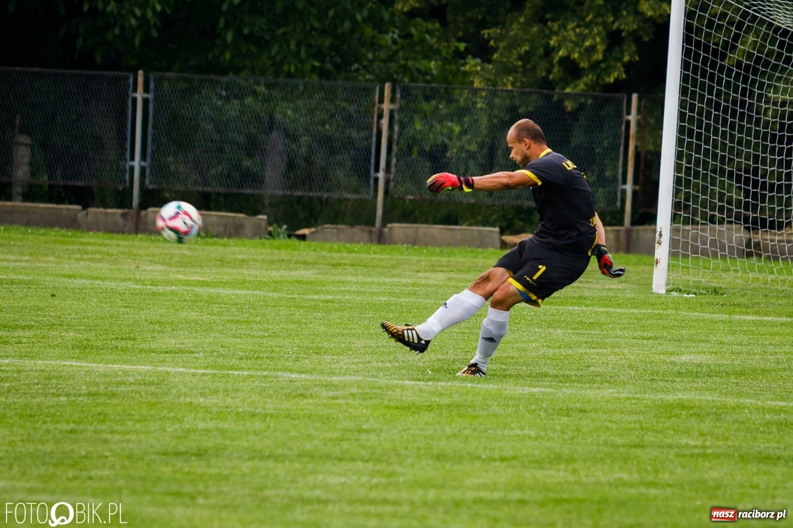 Zdjęcie w galerii na portalu naszraciborz.pl: Pawłów górą w starciu sąsiadów [FOTO] wiadomości z regionu