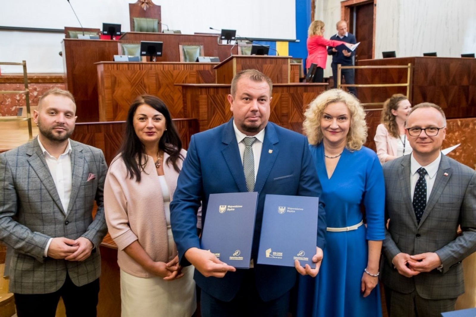 Zdjęcie w galerii na portalu naszraciborz.pl: Raciborskie samorządy z kolejnym wsparciem na drogi wiadomości z regionu