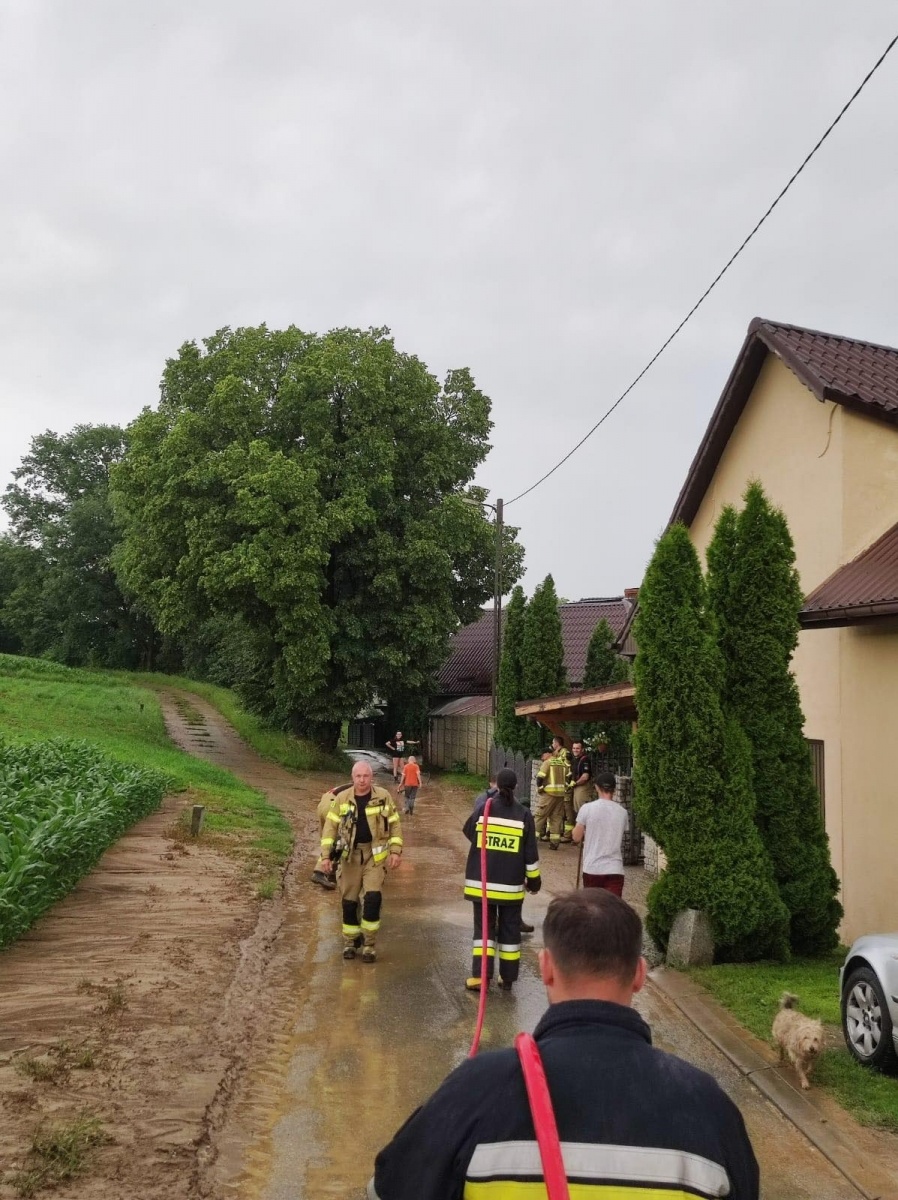 Zdjęcie w galerii na portalu naszraciborz.pl: Raport 998. Zalana Brzeźnica i Strzybnik. Zwłoki w mieszkaniu przy Kochanowskiego wiadomości z regionu