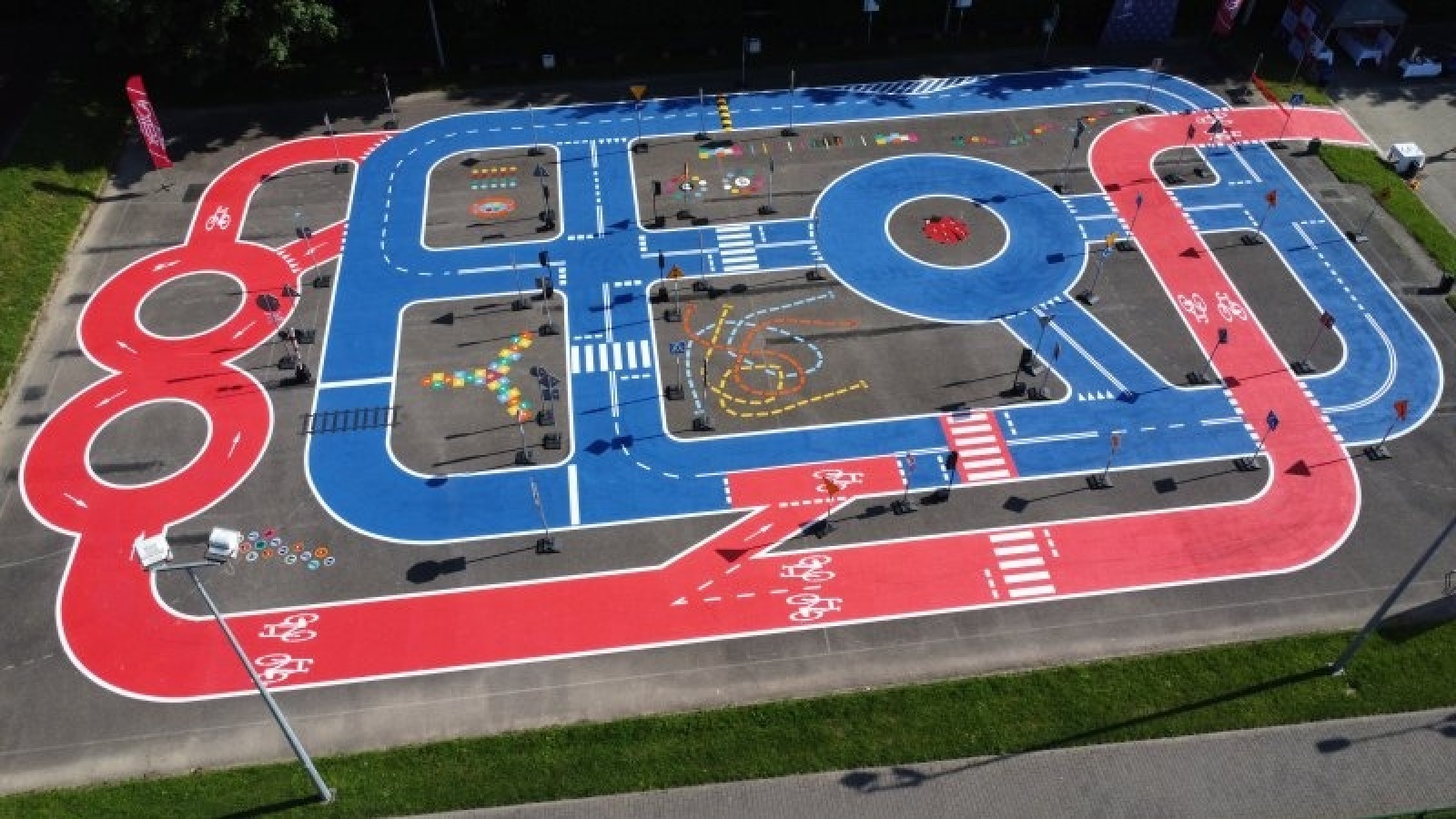 Zdjęcie w galerii na portalu naszraciborz.pl: Raciborzanie zdają egzaminy na kartę rowerową na nowym obiekcie przy SP 18 wiadomości z regionu