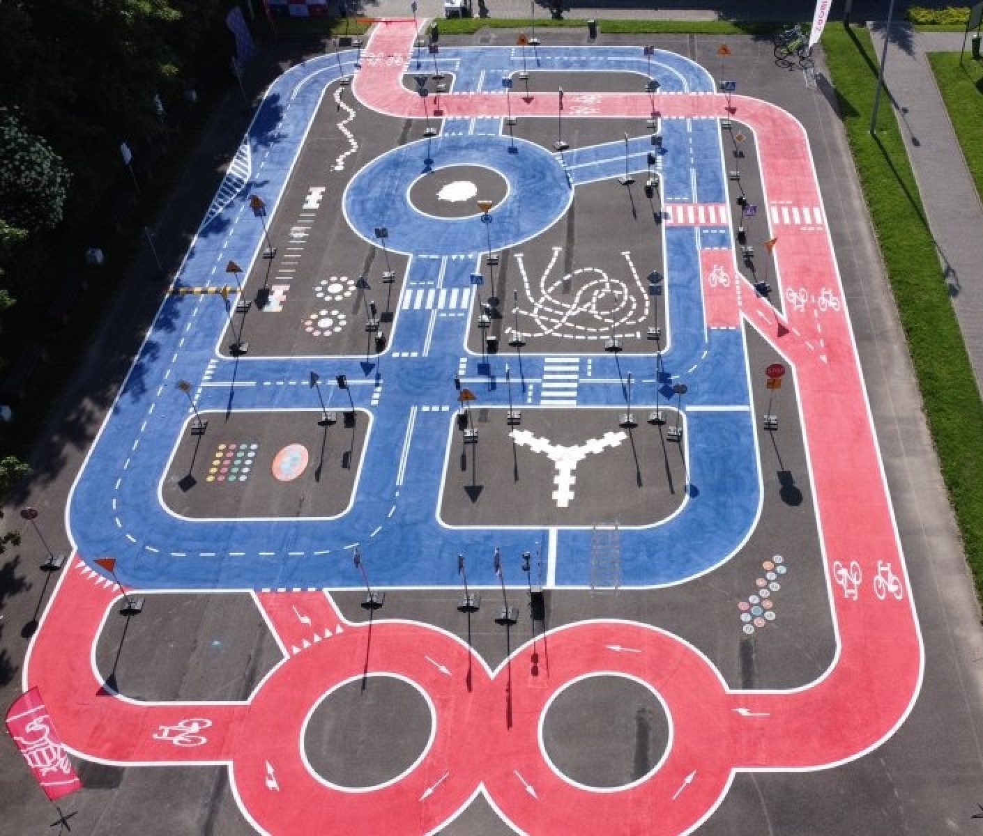 Zdjęcie w galerii na portalu naszraciborz.pl: Raciborzanie zdają egzaminy na kartę rowerową na nowym obiekcie przy SP 18 wiadomości z regionu