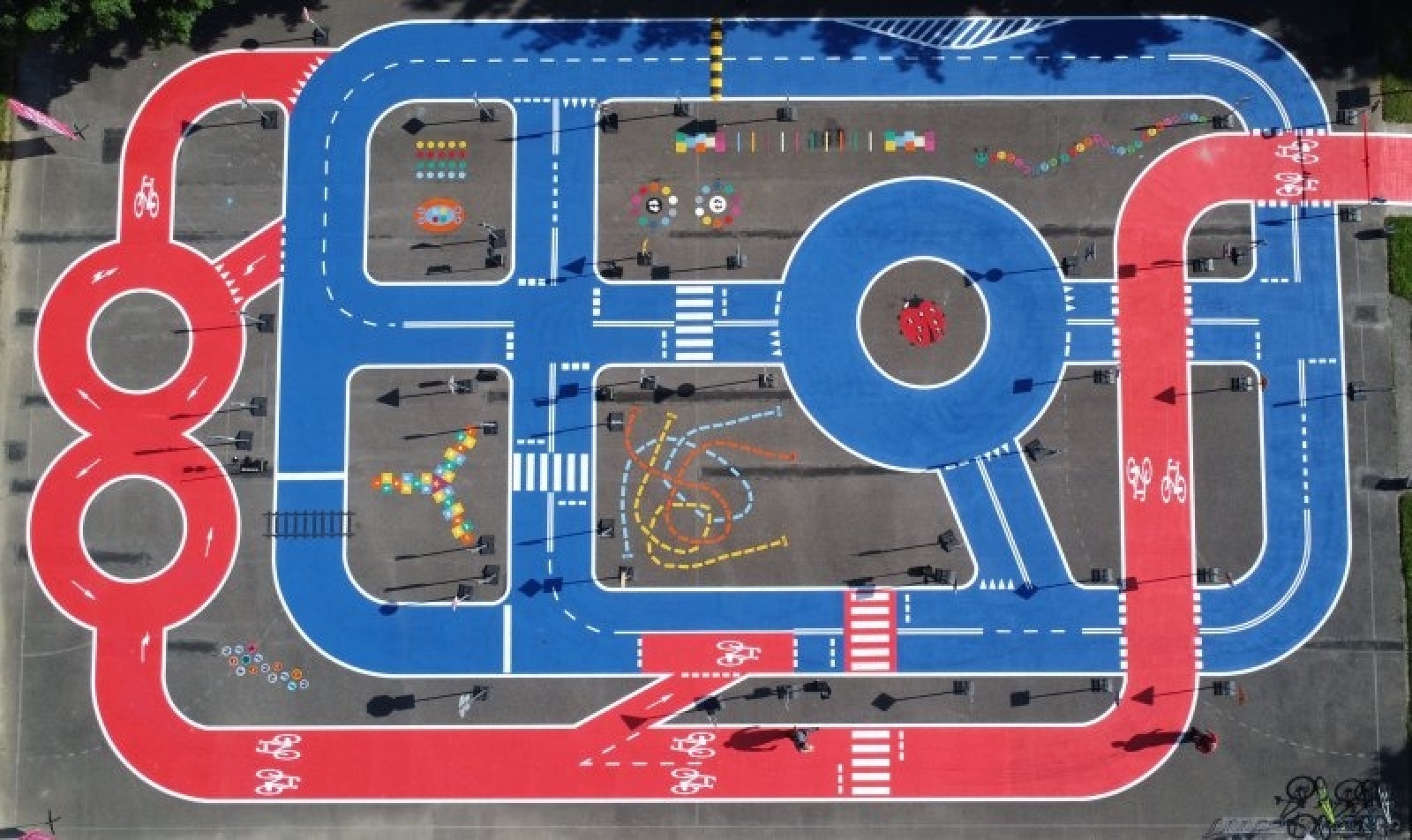 Zdjęcie w galerii na portalu naszraciborz.pl: Raciborzanie zdają egzaminy na kartę rowerową na nowym obiekcie przy SP 18 wiadomości z regionu