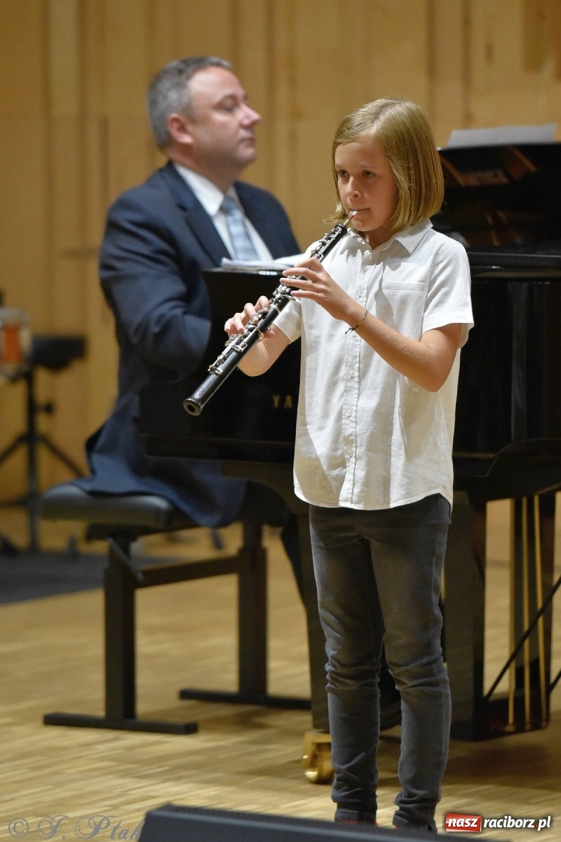Zdjęcie w galerii na portalu naszraciborz.pl: Koncert letni w raciborskiej szkole muzycznej wiadomości z regionu