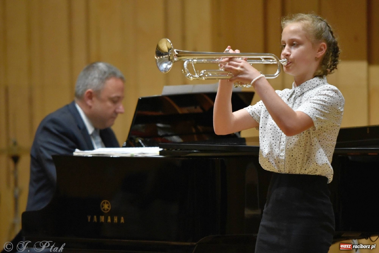 Zdjęcie w galerii na portalu naszraciborz.pl: Koncert letni w raciborskiej szkole muzycznej wiadomości z regionu
