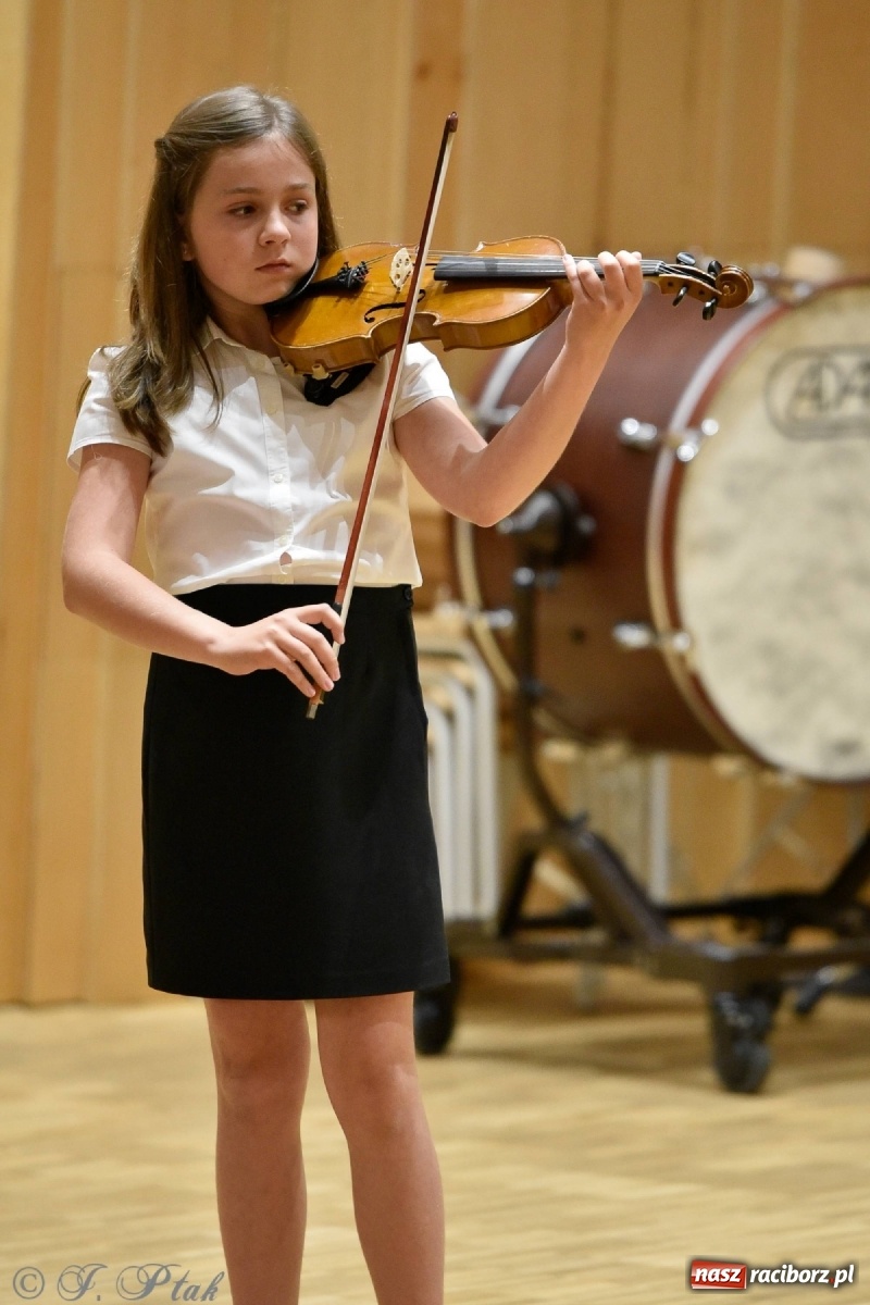 Zdjęcie w galerii na portalu naszraciborz.pl: Koncert letni w raciborskiej szkole muzycznej wiadomości z regionu