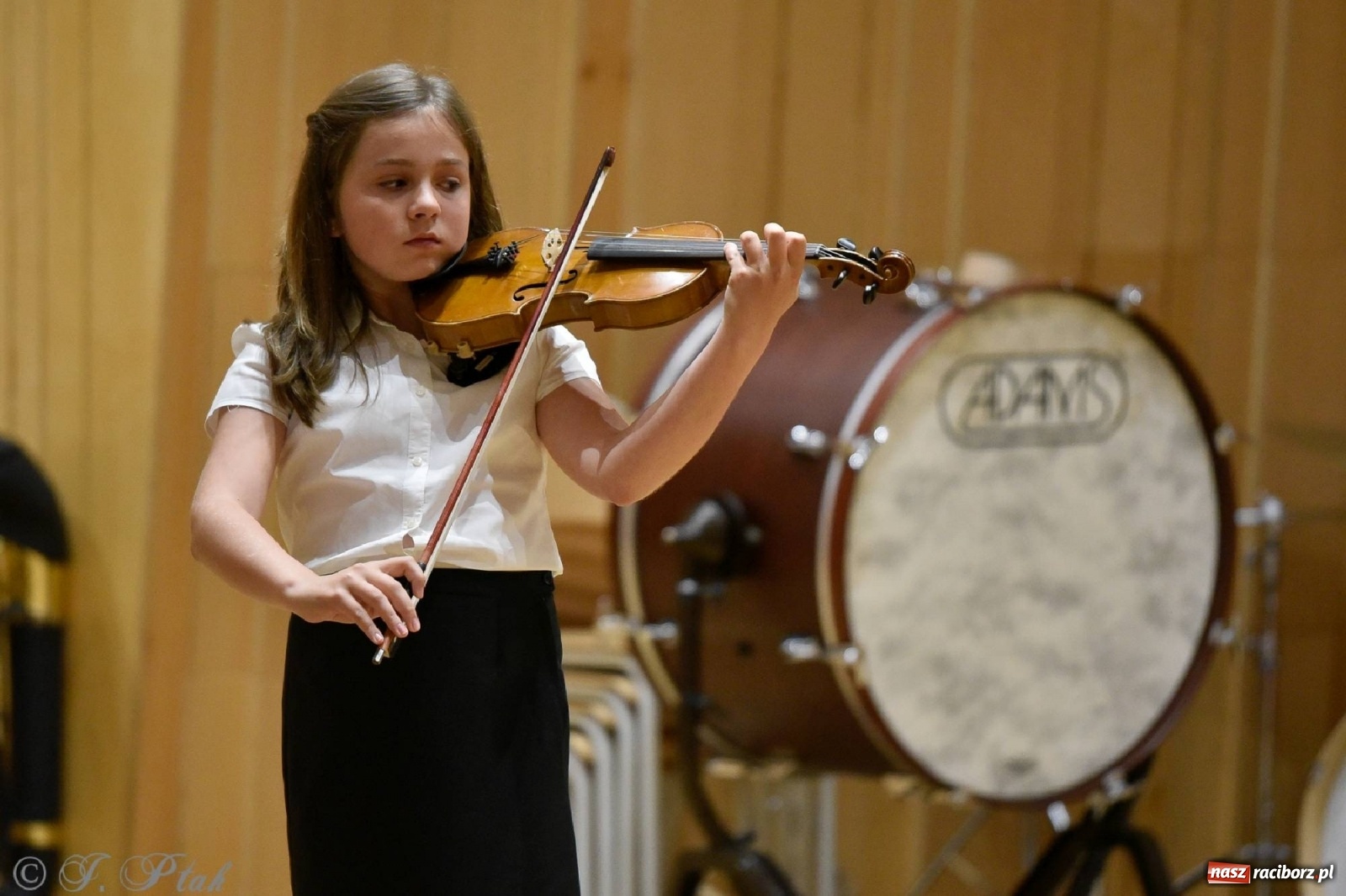 Zdjęcie w galerii na portalu naszraciborz.pl: Koncert letni w raciborskiej szkole muzycznej wiadomości z regionu