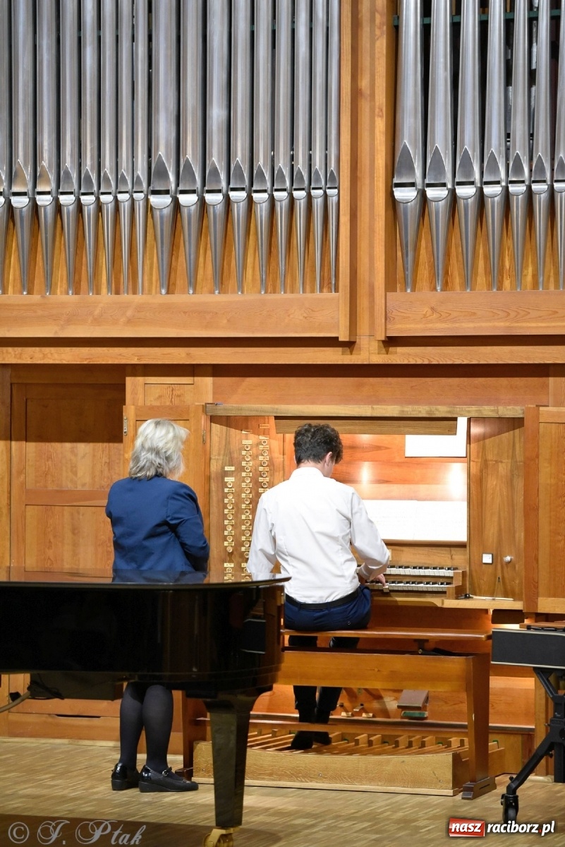 Zdjęcie w galerii na portalu naszraciborz.pl: Koncert letni w raciborskiej szkole muzycznej wiadomości z regionu