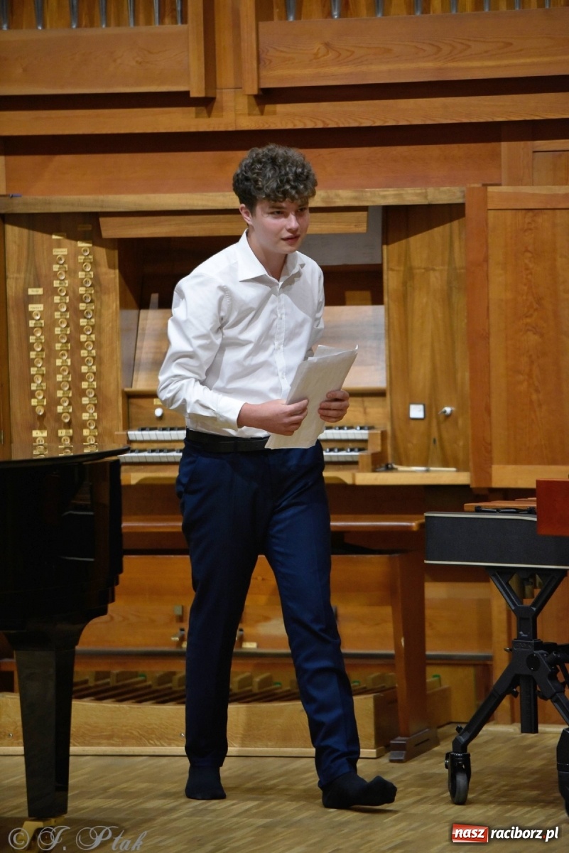 Zdjęcie w galerii na portalu naszraciborz.pl: Koncert letni w raciborskiej szkole muzycznej wiadomości z regionu