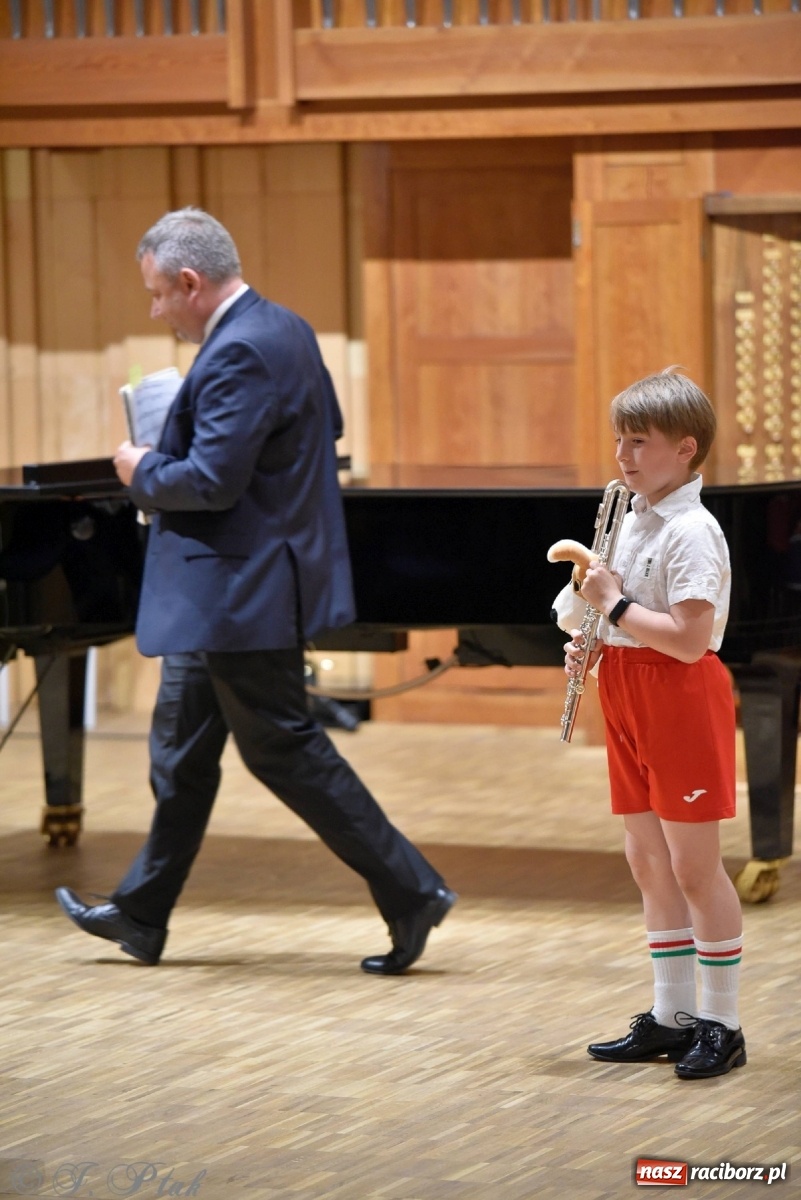 Zdjęcie w galerii na portalu naszraciborz.pl: Koncert letni w raciborskiej szkole muzycznej wiadomości z regionu