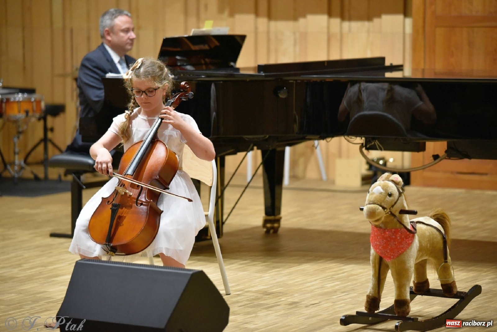 Zdjęcie w galerii na portalu naszraciborz.pl: Koncert letni w raciborskiej szkole muzycznej wiadomości z regionu