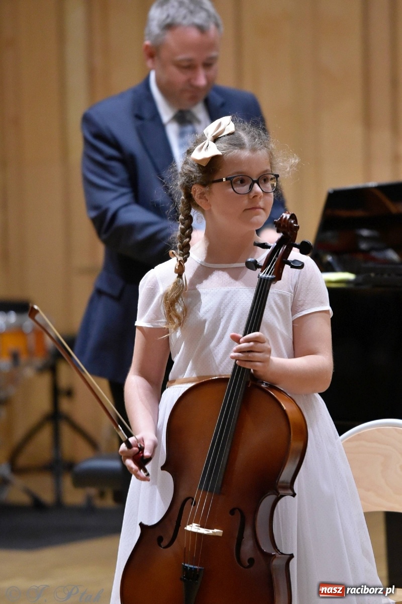 Zdjęcie w galerii na portalu naszraciborz.pl: Koncert letni w raciborskiej szkole muzycznej wiadomości z regionu