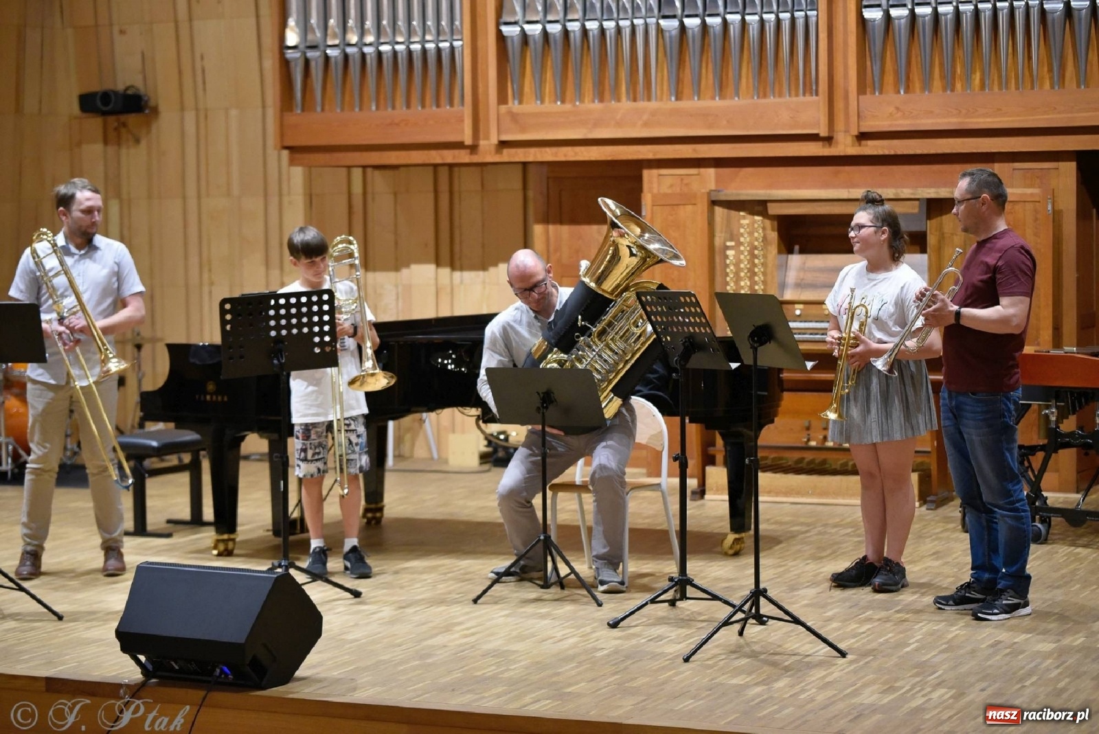 Zdjęcie w galerii na portalu naszraciborz.pl: Koncert letni w raciborskiej szkole muzycznej wiadomości z regionu
