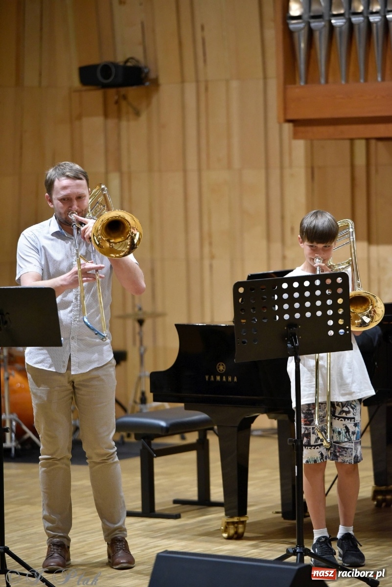 Zdjęcie w galerii na portalu naszraciborz.pl: Koncert letni w raciborskiej szkole muzycznej wiadomości z regionu
