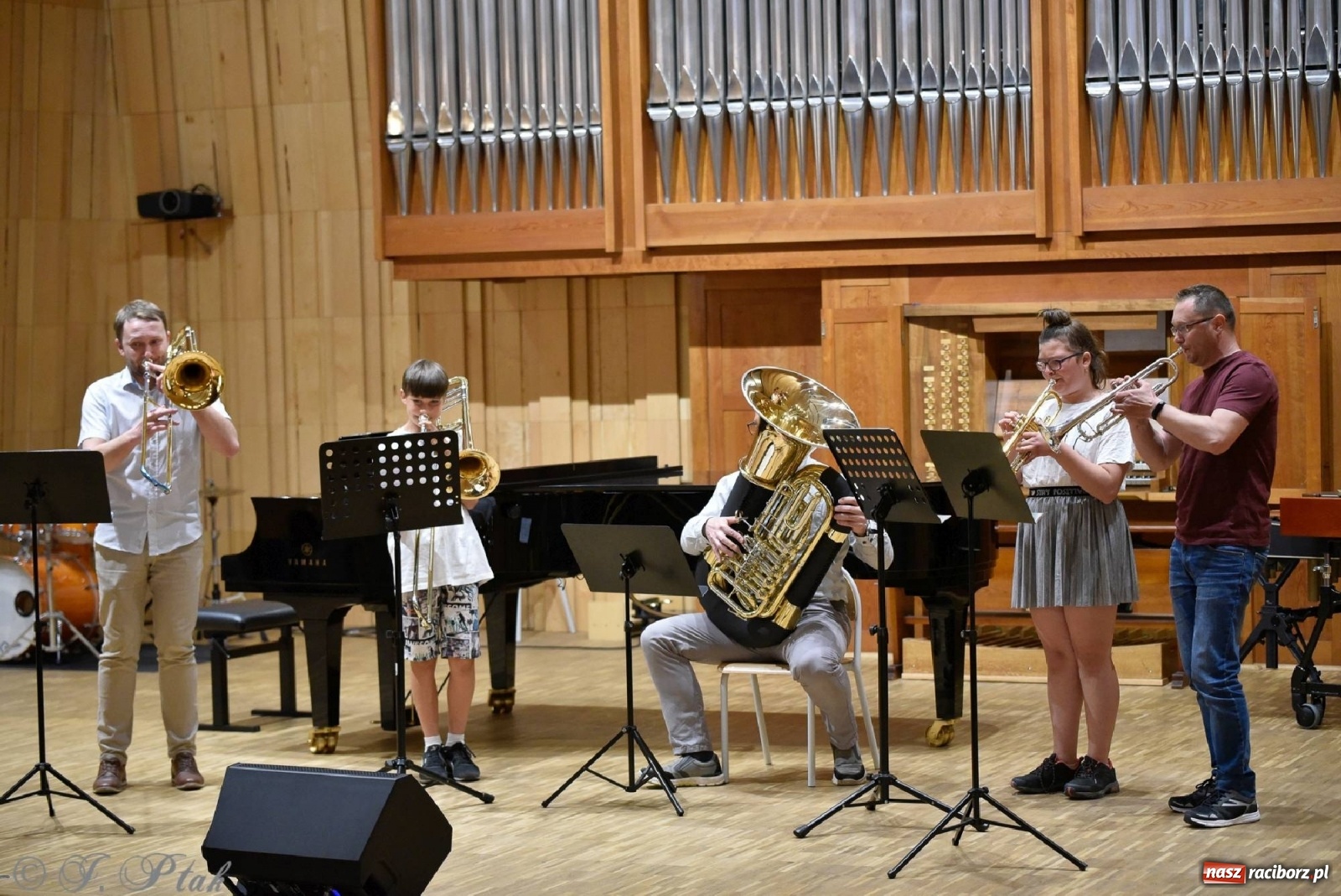 Zdjęcie w galerii na portalu naszraciborz.pl: Koncert letni w raciborskiej szkole muzycznej wiadomości z regionu