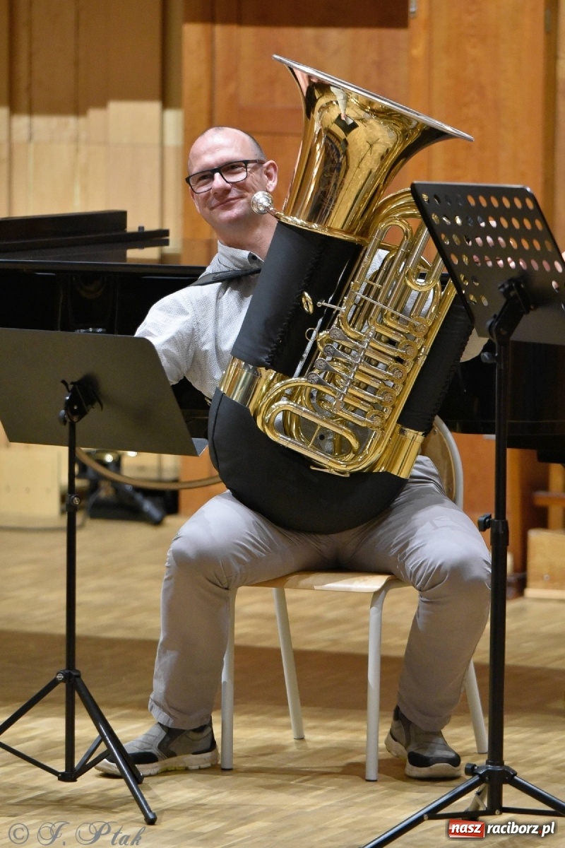 Zdjęcie w galerii na portalu naszraciborz.pl: Koncert letni w raciborskiej szkole muzycznej wiadomości z regionu