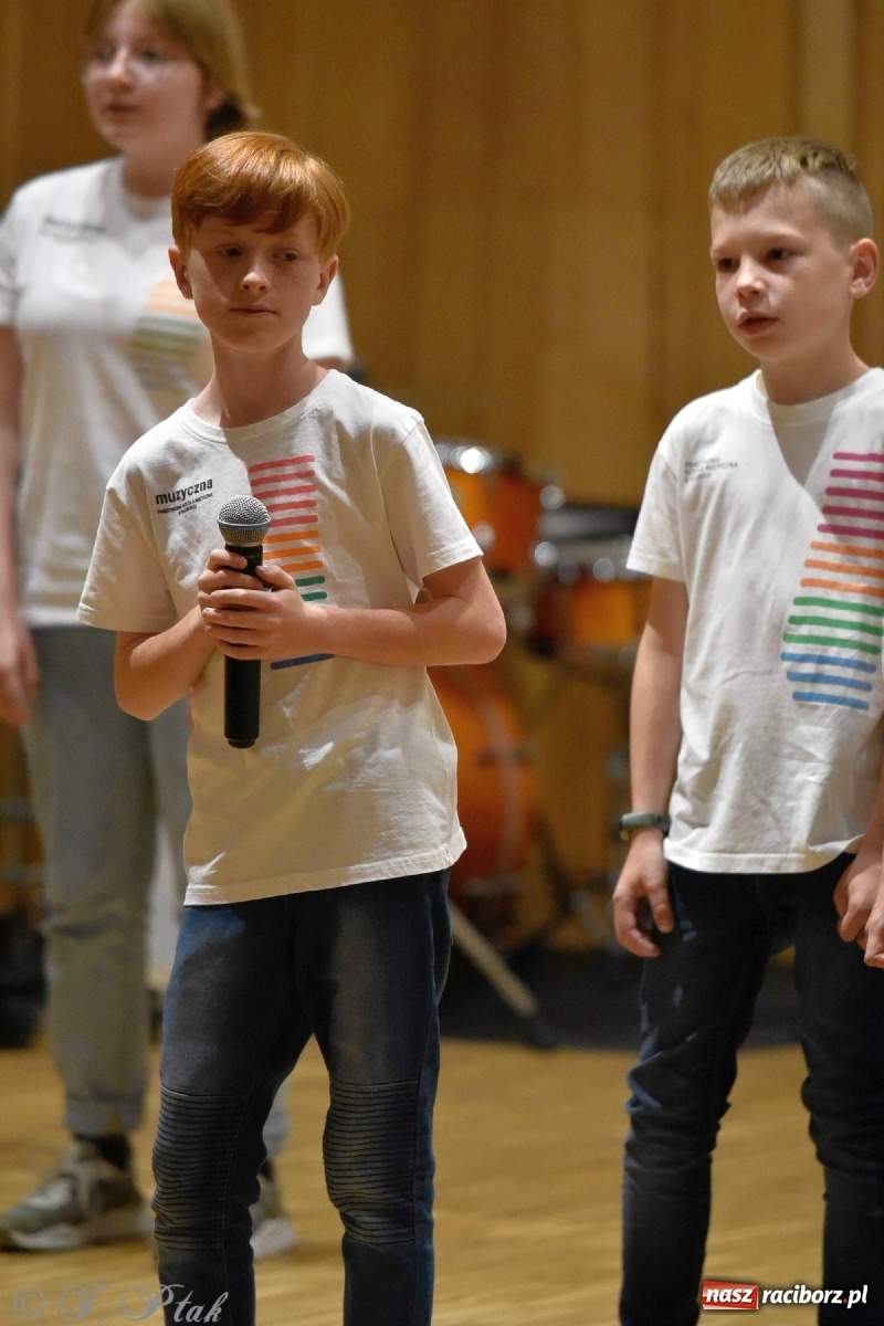 Zdjęcie w galerii na portalu naszraciborz.pl: Koncert letni w raciborskiej szkole muzycznej wiadomości z regionu