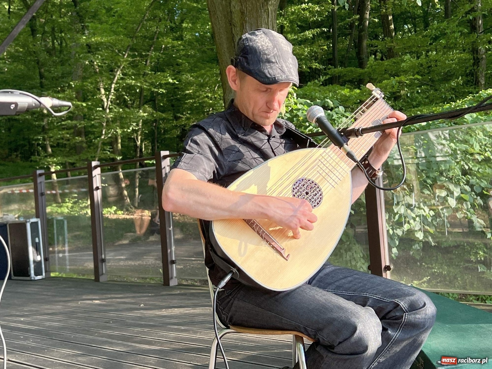 Zdjęcie w galerii na portalu naszraciborz.pl: Volva odprawiła pogański obrzęd w raciborskim grodzie. Zagrał lider Żywiołaka [FOTO i WIDEO] wiadomości z regionu