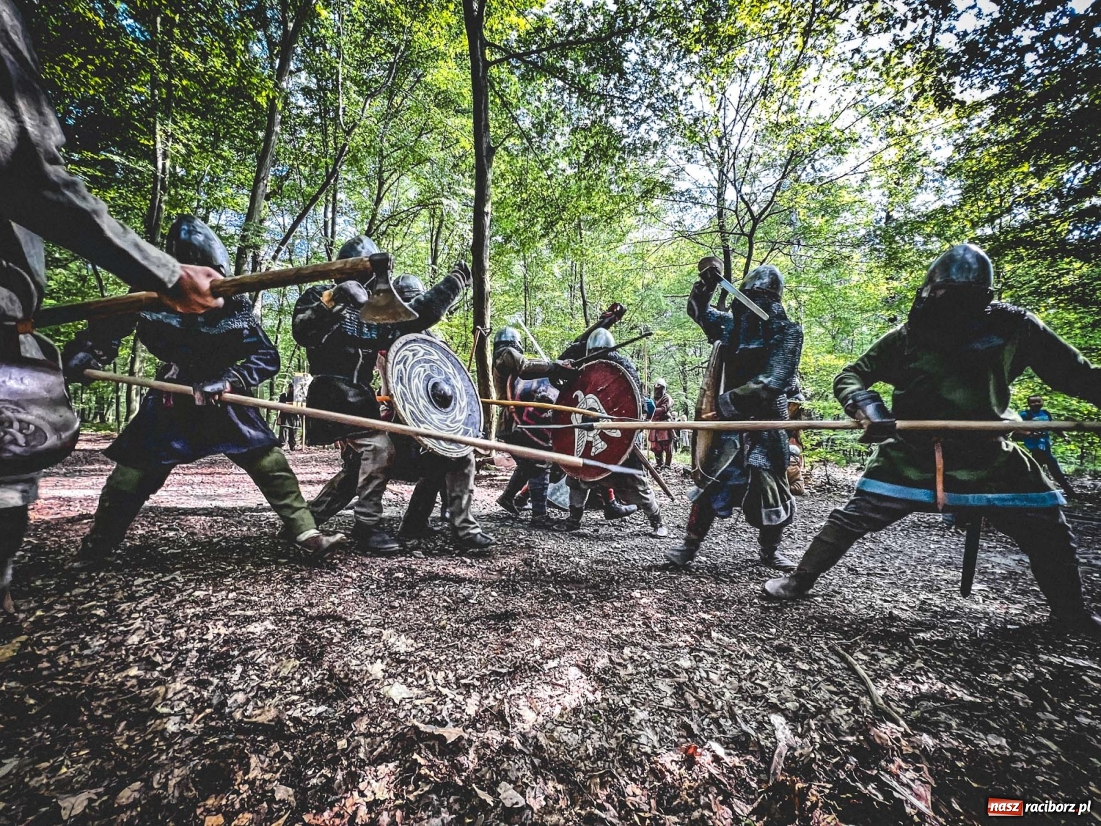 Zdjęcie w galerii na portalu naszraciborz.pl: Manewry wojów. Ruszył raciborski festiwal średniowieczny [WIDEO] wiadomości z regionu