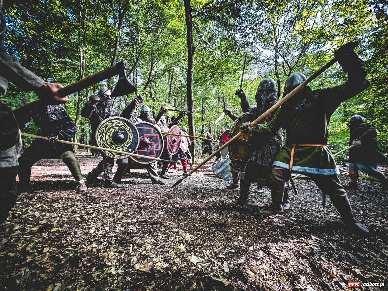 Zdjęcie w galerii na portalu naszraciborz.pl: Manewry wojów. Ruszył raciborski festiwal średniowieczny [WIDEO] wiadomości z regionu