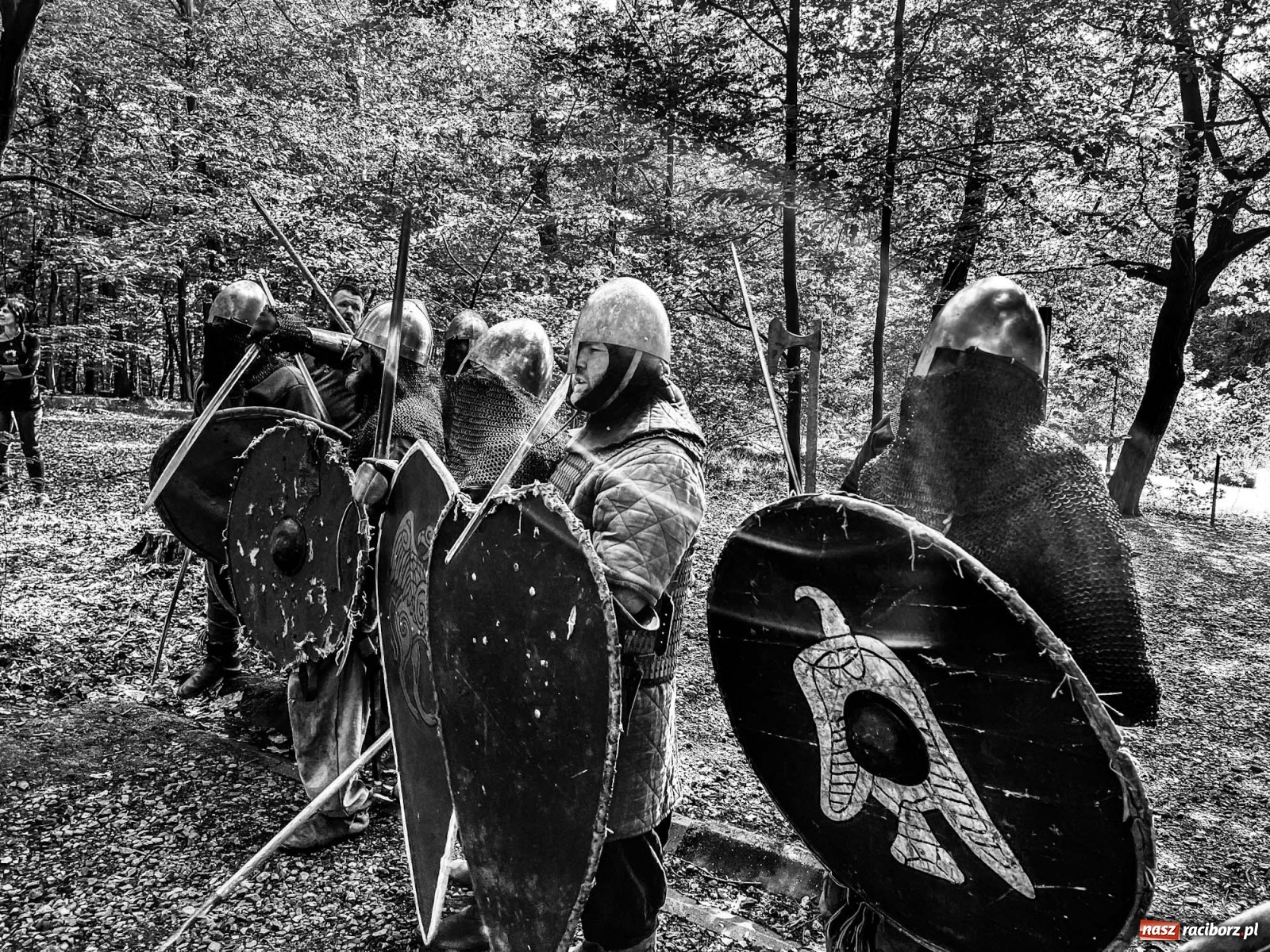Zdjęcie w galerii na portalu naszraciborz.pl: Manewry wojów. Ruszył raciborski festiwal średniowieczny [WIDEO] wiadomości z regionu