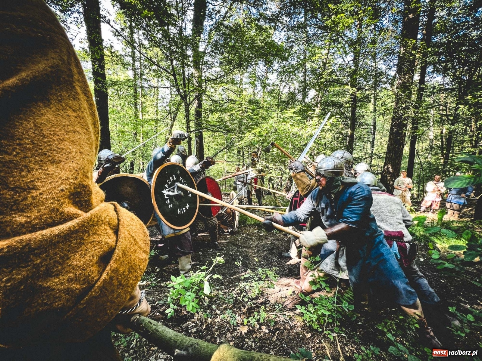 Zdjęcie w galerii na portalu naszraciborz.pl: Manewry wojów. Ruszył raciborski festiwal średniowieczny [WIDEO] wiadomości z regionu