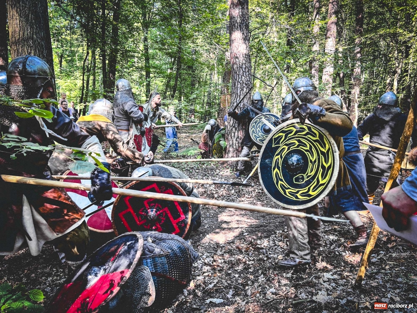 Zdjęcie w galerii na portalu naszraciborz.pl: Manewry wojów. Ruszył raciborski festiwal średniowieczny [WIDEO] wiadomości z regionu