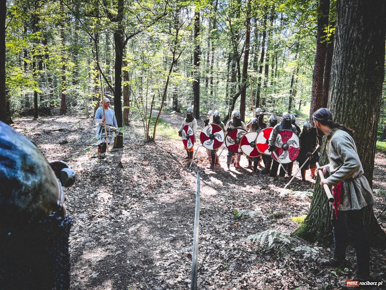 Zdjęcie w galerii na portalu naszraciborz.pl: Manewry wojów. Ruszył raciborski festiwal średniowieczny [WIDEO] wiadomości z regionu