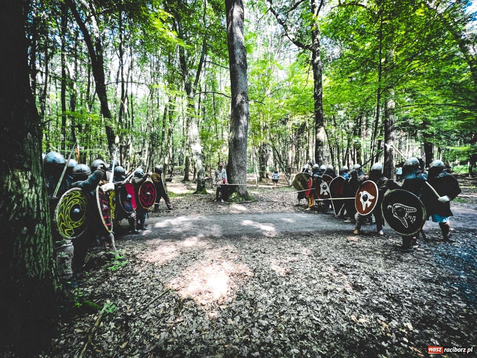Zdjęcie w galerii na portalu naszraciborz.pl: Manewry wojów. Ruszył raciborski festiwal średniowieczny [WIDEO] wiadomości z regionu
