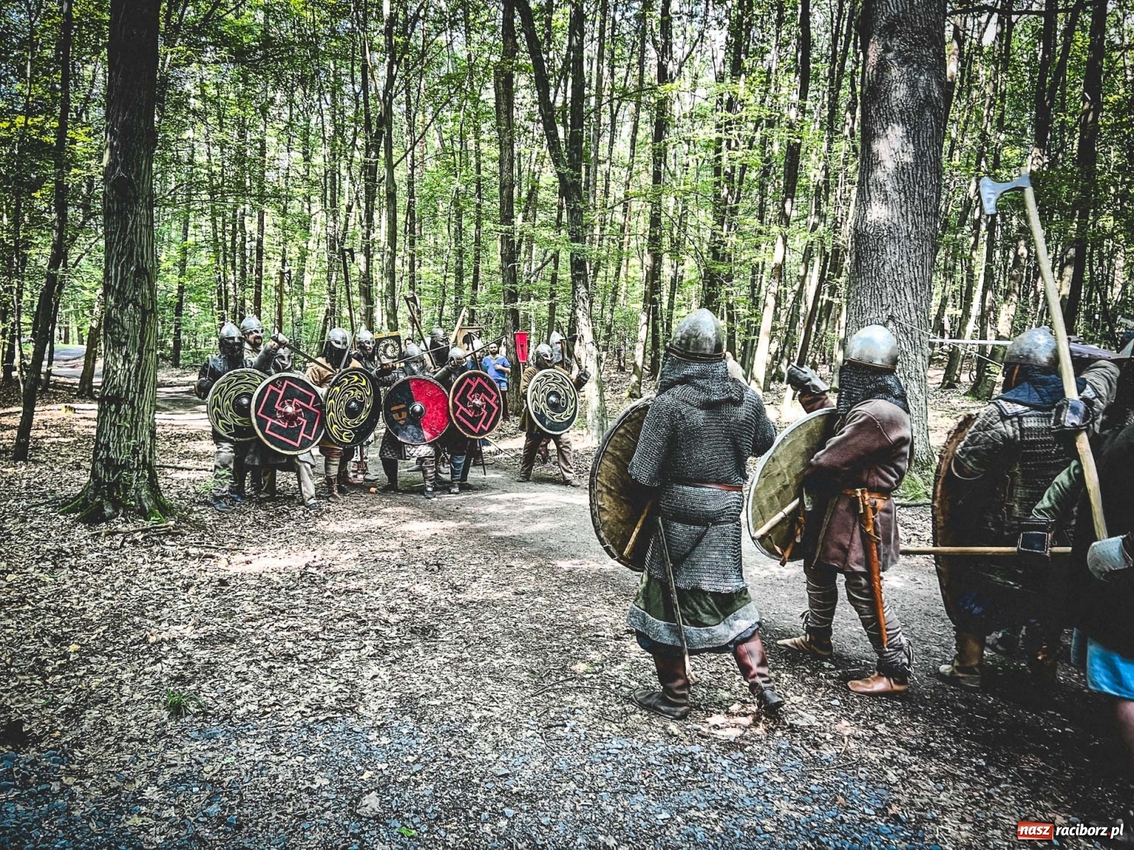 Zdjęcie w galerii na portalu naszraciborz.pl: Manewry wojów. Ruszył raciborski festiwal średniowieczny [WIDEO] wiadomości z regionu