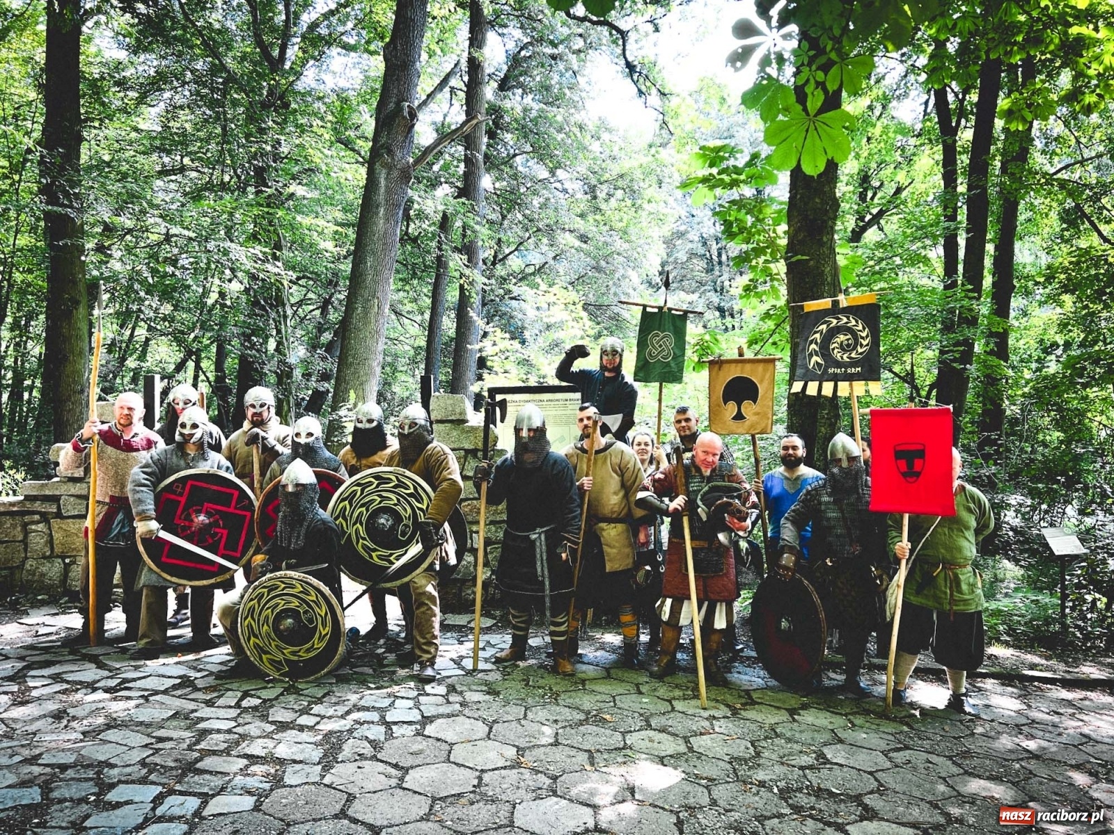 Zdjęcie w galerii na portalu naszraciborz.pl: Manewry wojów. Ruszył raciborski festiwal średniowieczny [WIDEO] wiadomości z regionu