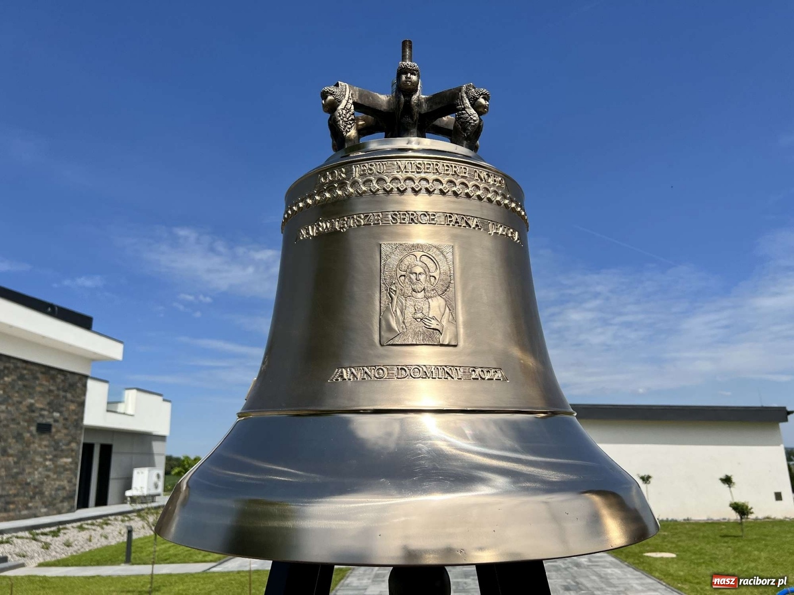 Zdjęcie w galerii na portalu naszraciborz.pl: Radość to wielka. Nowe dzwony objechały Owsiszcze i Nową Wioskę wiadomości z regionu