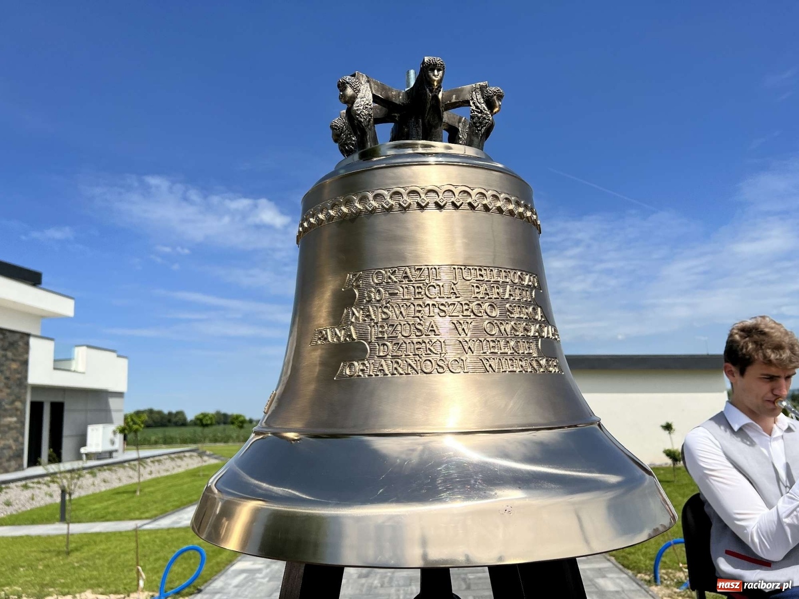 Zdjęcie w galerii na portalu naszraciborz.pl: Radość to wielka. Nowe dzwony objechały Owsiszcze i Nową Wioskę wiadomości z regionu