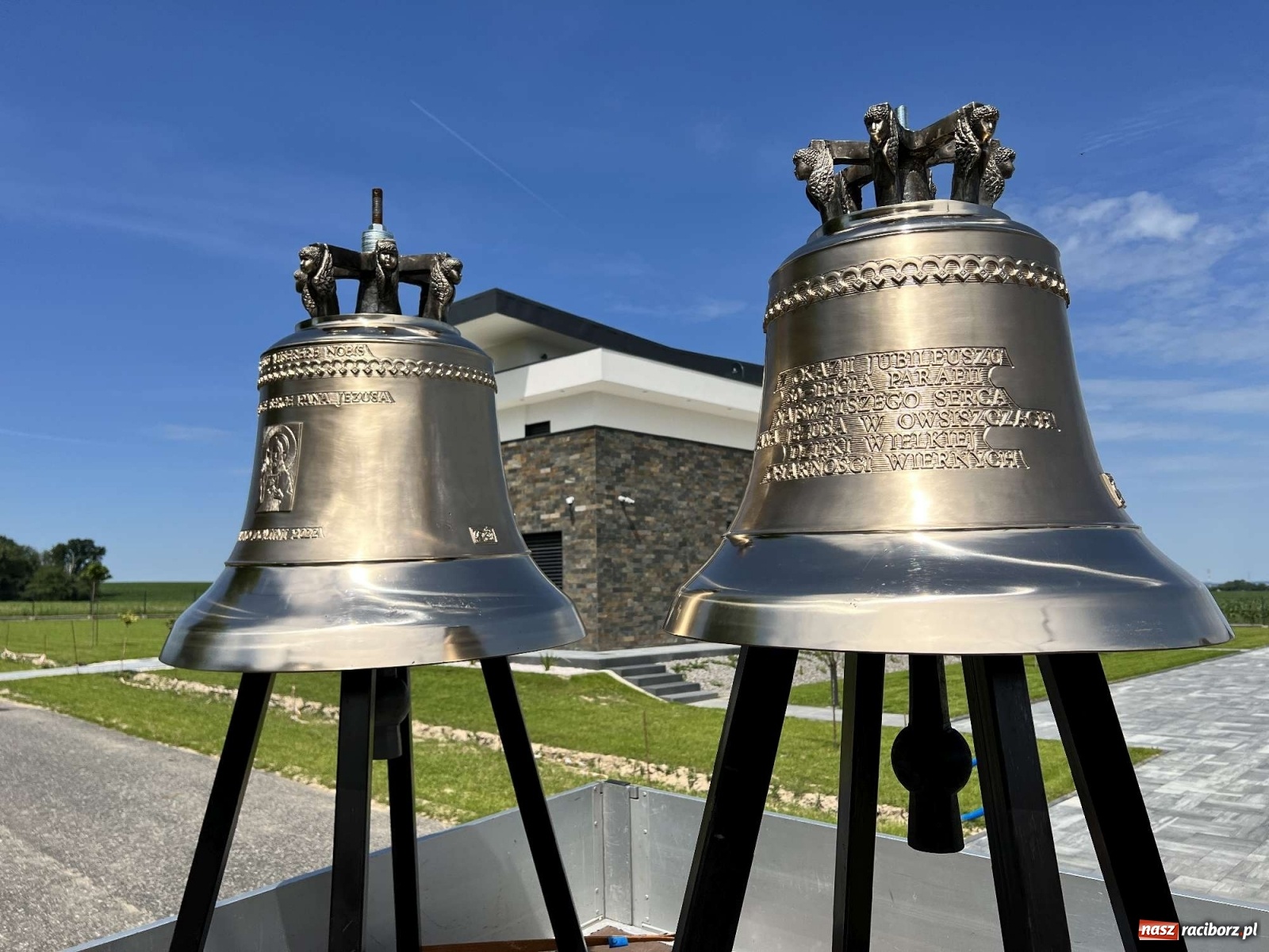 Zdjęcie w galerii na portalu naszraciborz.pl: Radość to wielka. Nowe dzwony objechały Owsiszcze i Nową Wioskę wiadomości z regionu