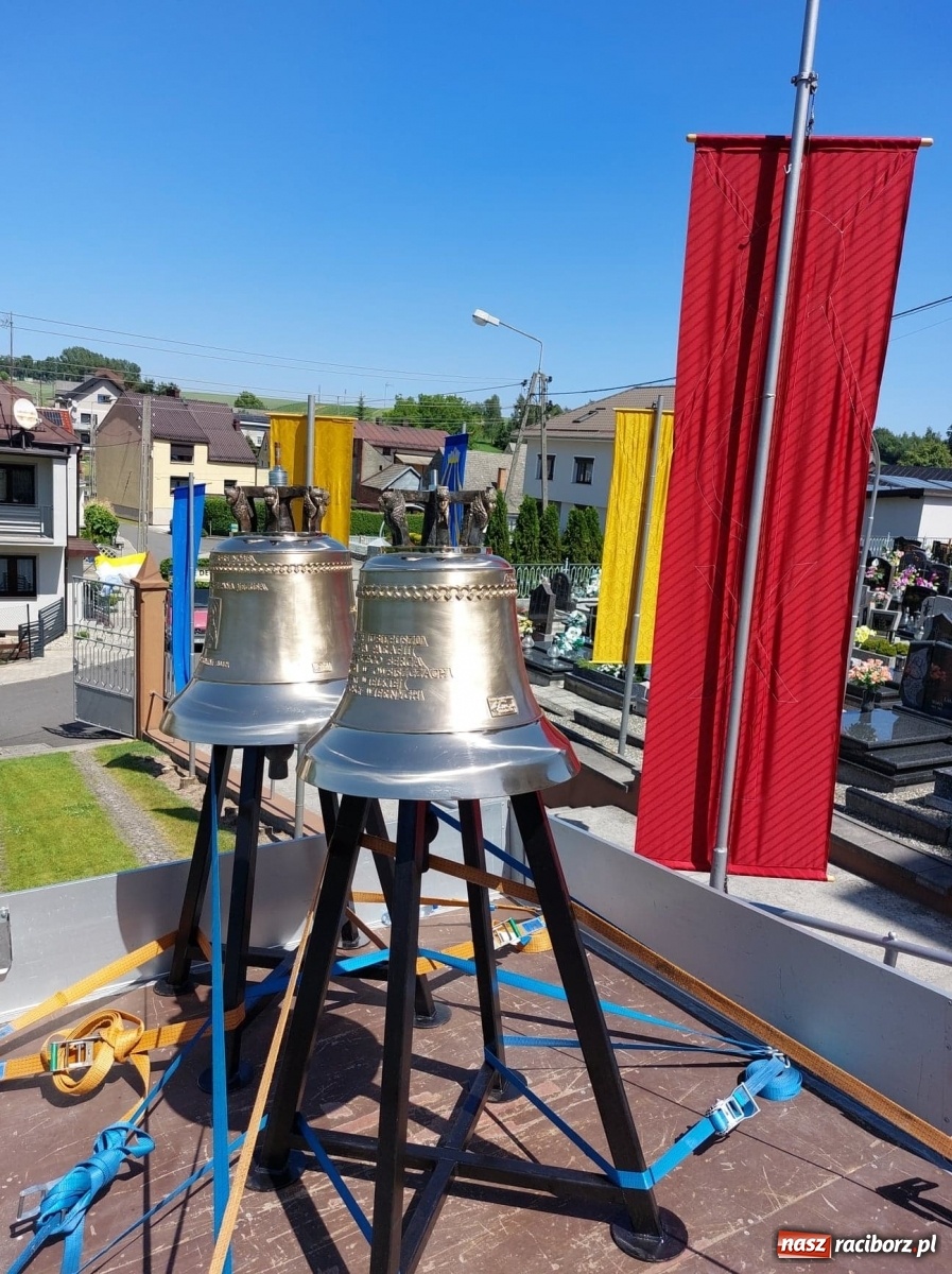 Zdjęcie w galerii na portalu naszraciborz.pl: Radość to wielka. Nowe dzwony objechały Owsiszcze i Nową Wioskę wiadomości z regionu