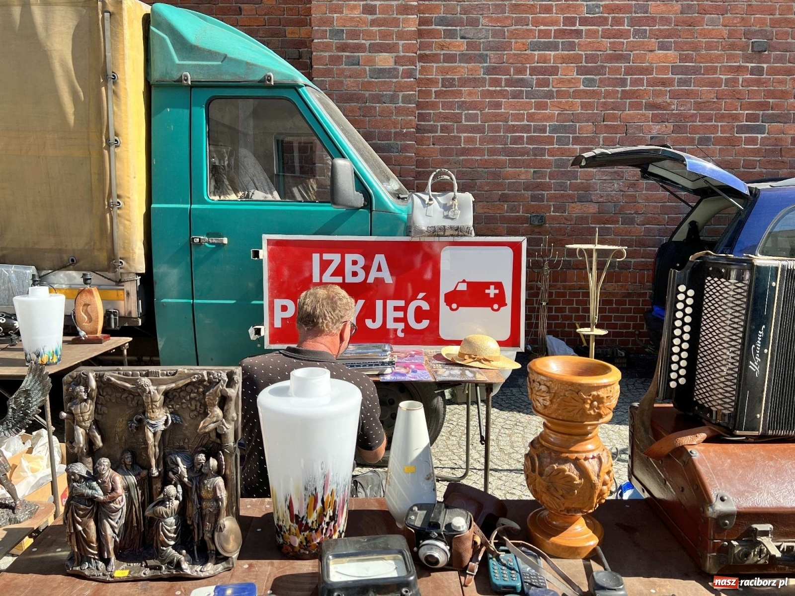 Zdjęcie w galerii na portalu naszraciborz.pl: Ciekawostki z czerwcowego targu staroci w Raciborzu wiadomości z regionu