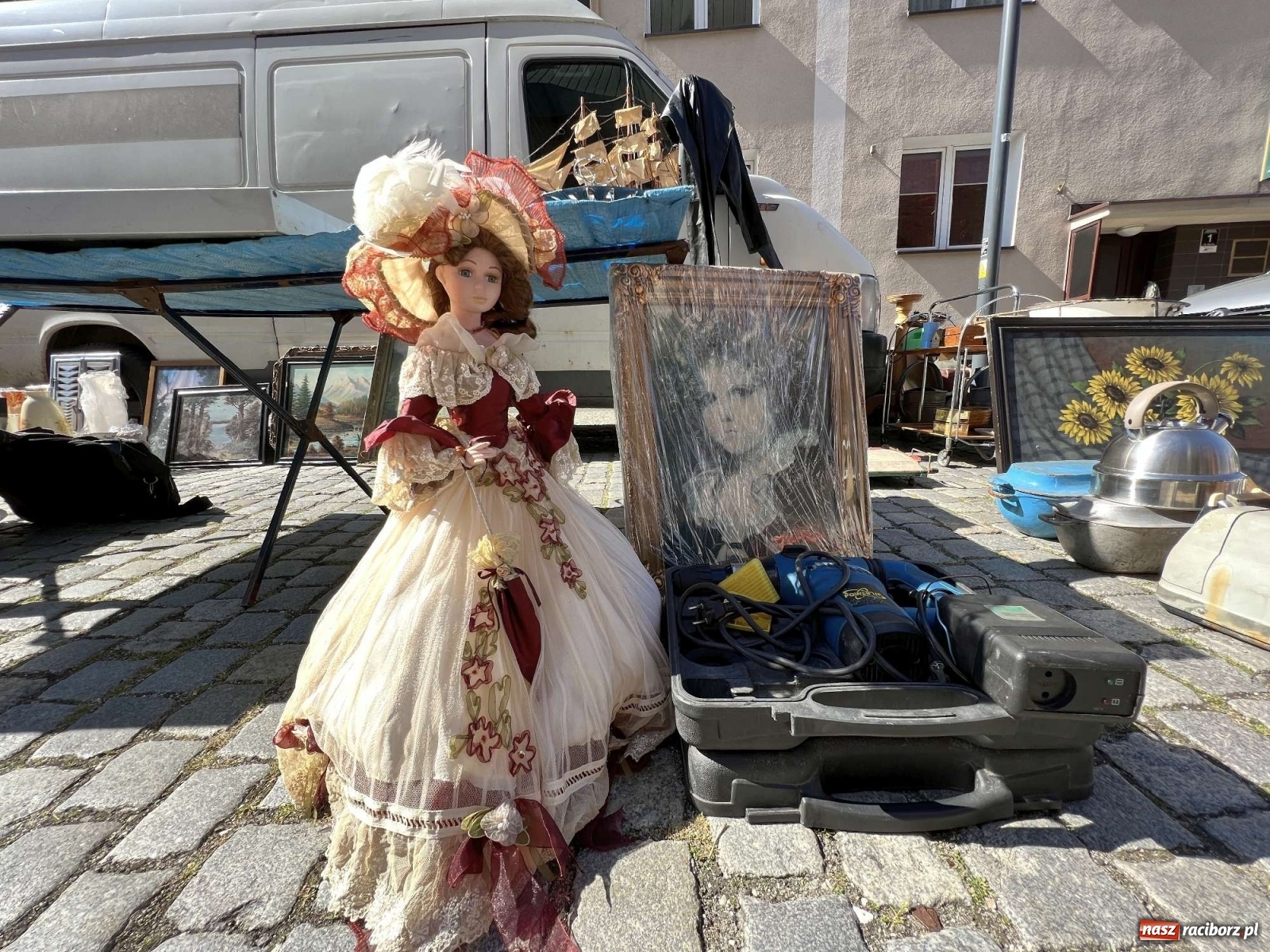 Zdjęcie w galerii na portalu naszraciborz.pl: Ciekawostki z czerwcowego targu staroci w Raciborzu wiadomości z regionu